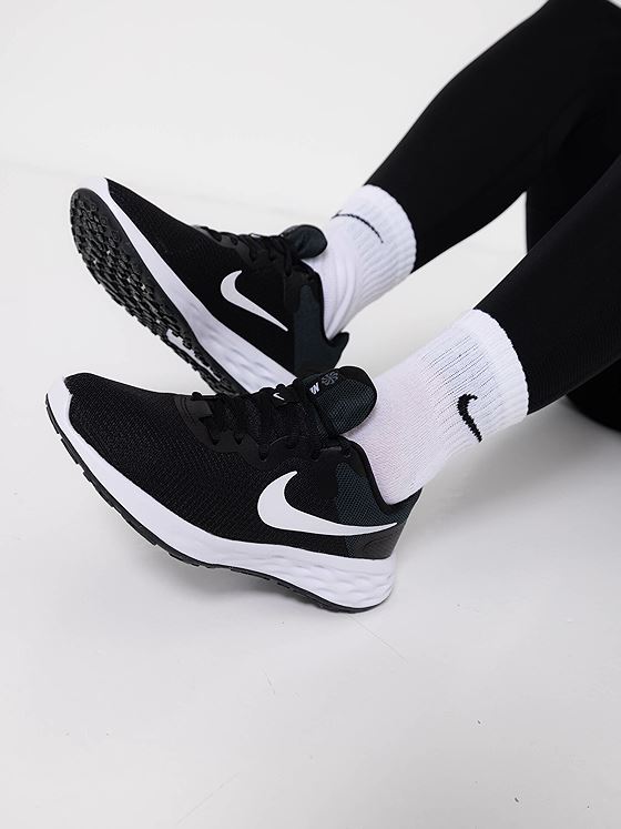 Nike Revolution 6 Next Nature Svart/Dark Smoke Grey/Cool Grey/Hvit