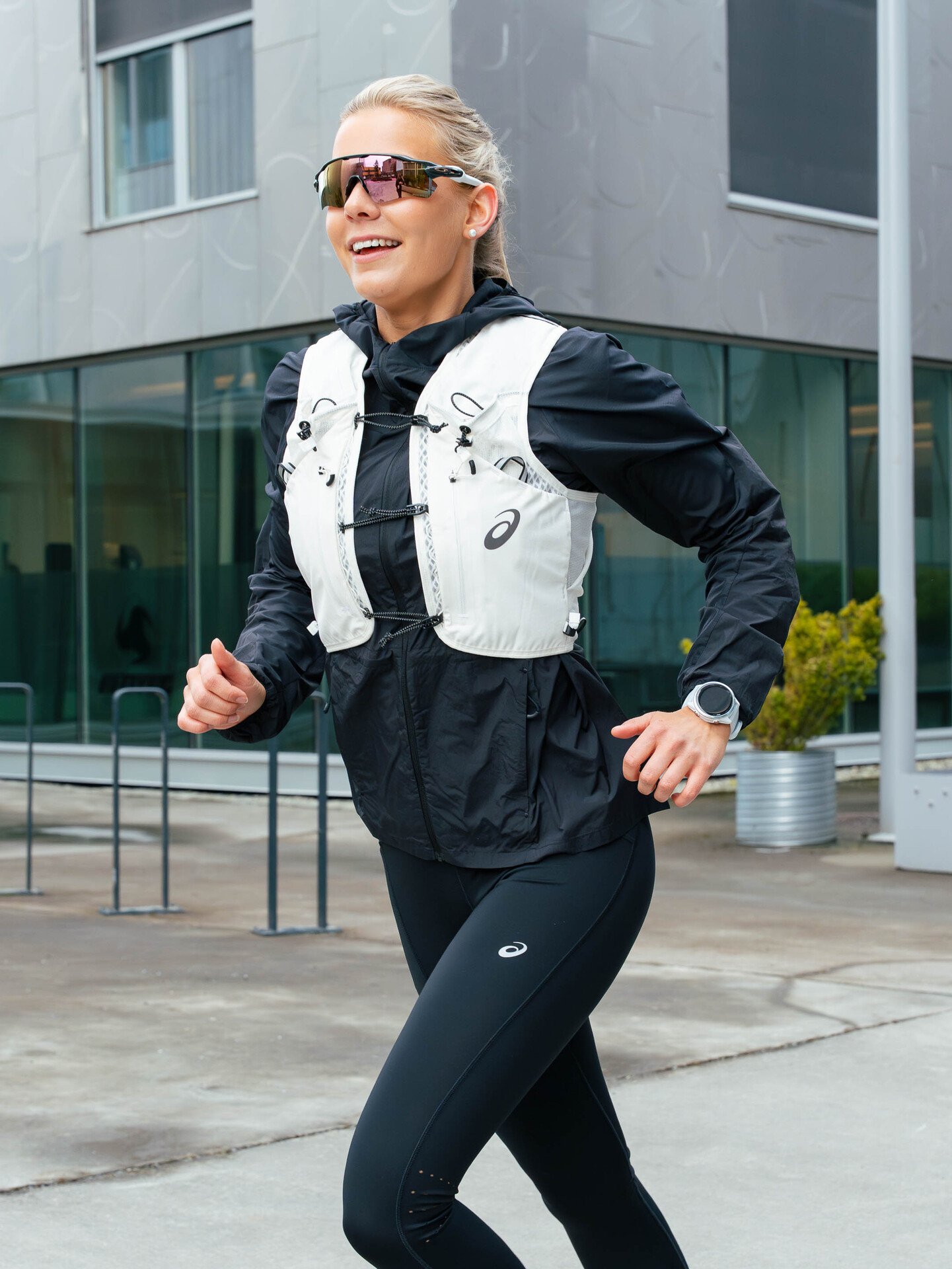 ASICS Fujitrail Vest Cream