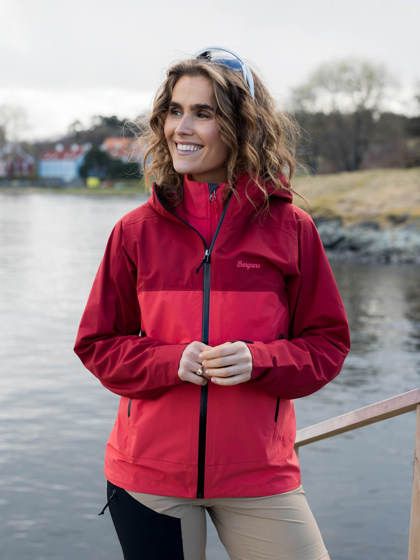 Bergans Vaagaa 3L Shell Jacket Women Peachy Red / Crimson Red