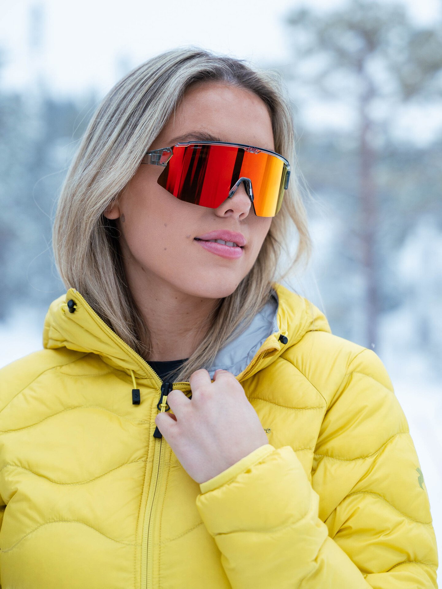 Bliz Breeze Innfatning: Gjennomsiktig mørk grå. Linsefarge: Red