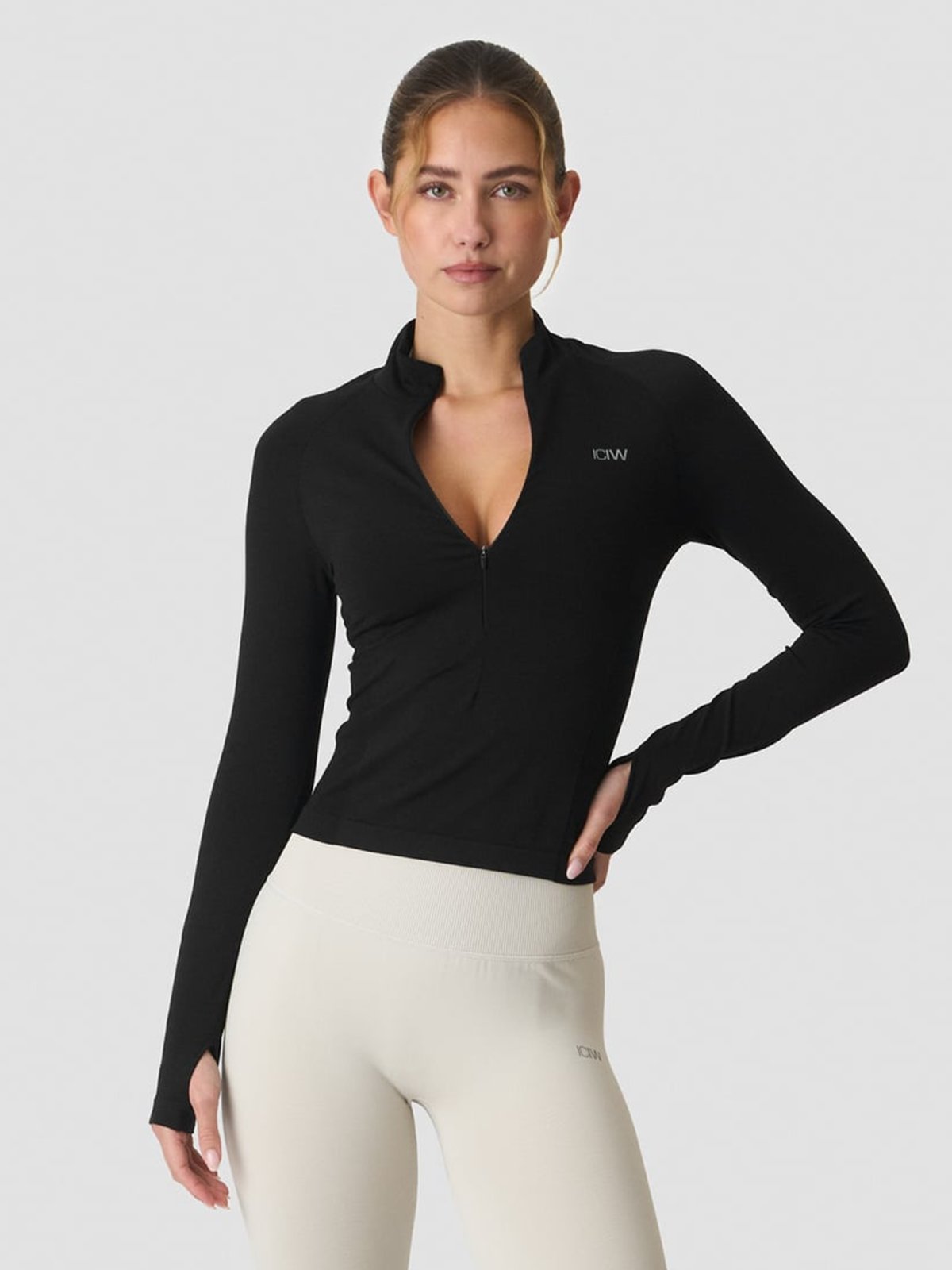 ICIW Define Seamless Invisible 1/2 Zip Long Sleeve Black