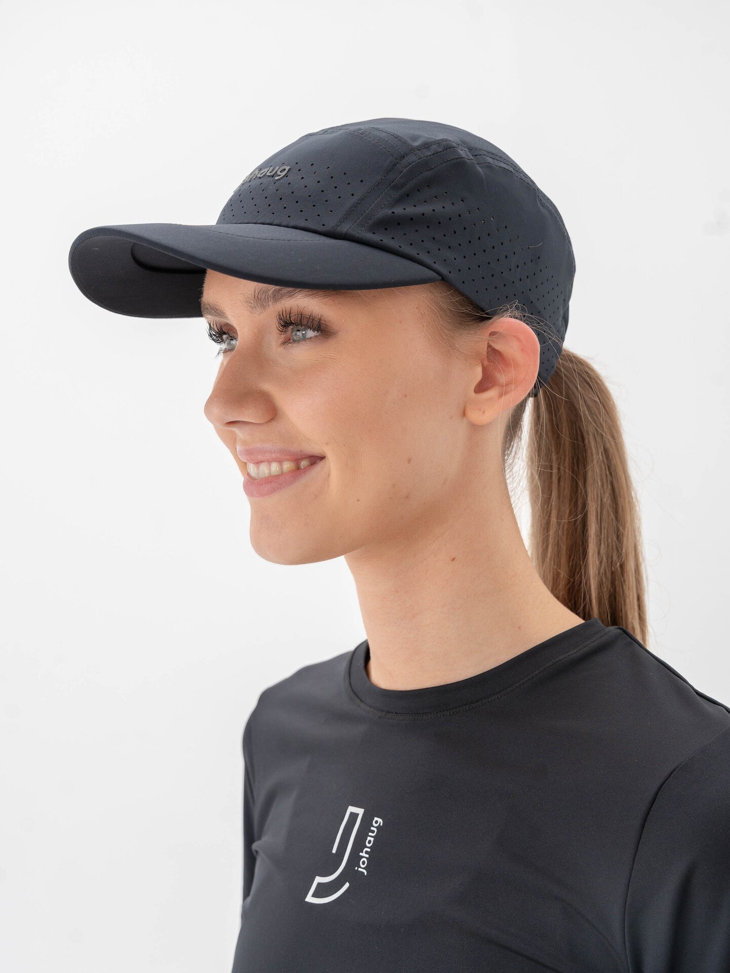 Johaug Discipline Caps Black