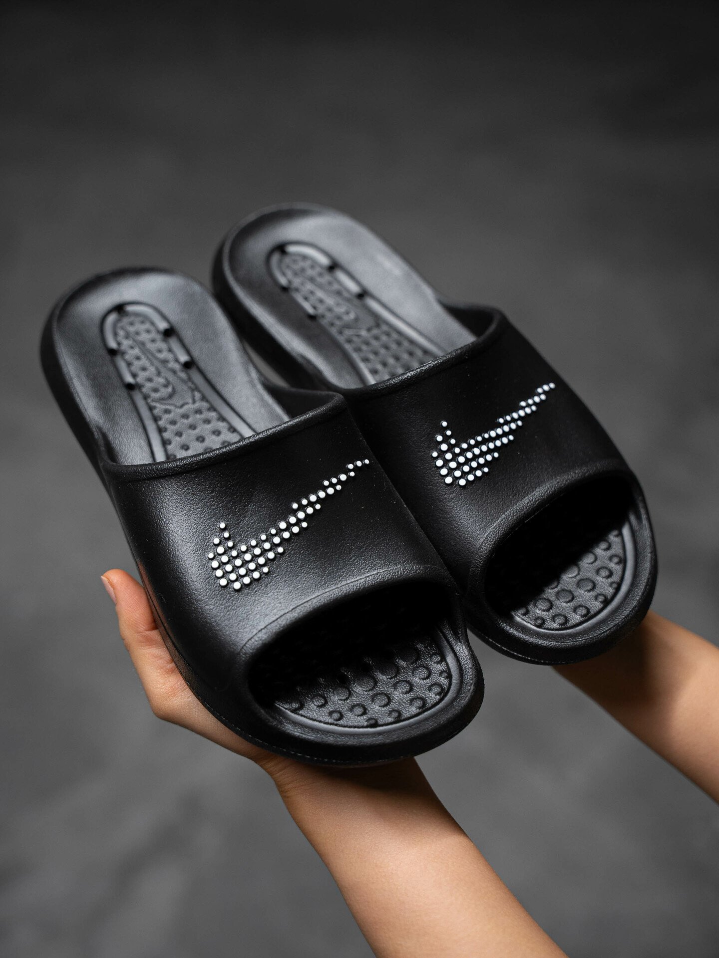 Nike Victori One Shower Slides Black / White