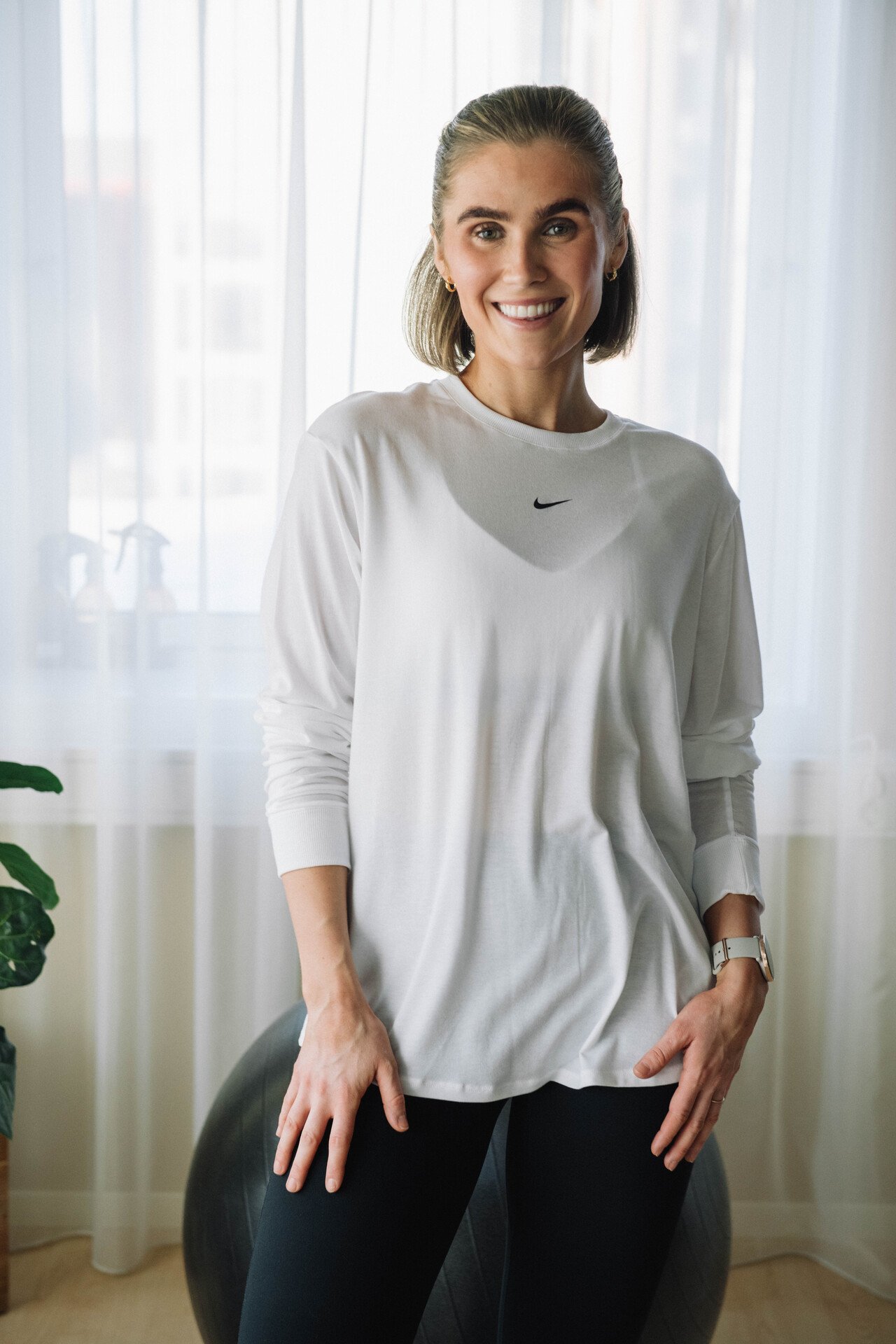 Nike One Relaxed Dri-Fit Long Sleeve White / Black