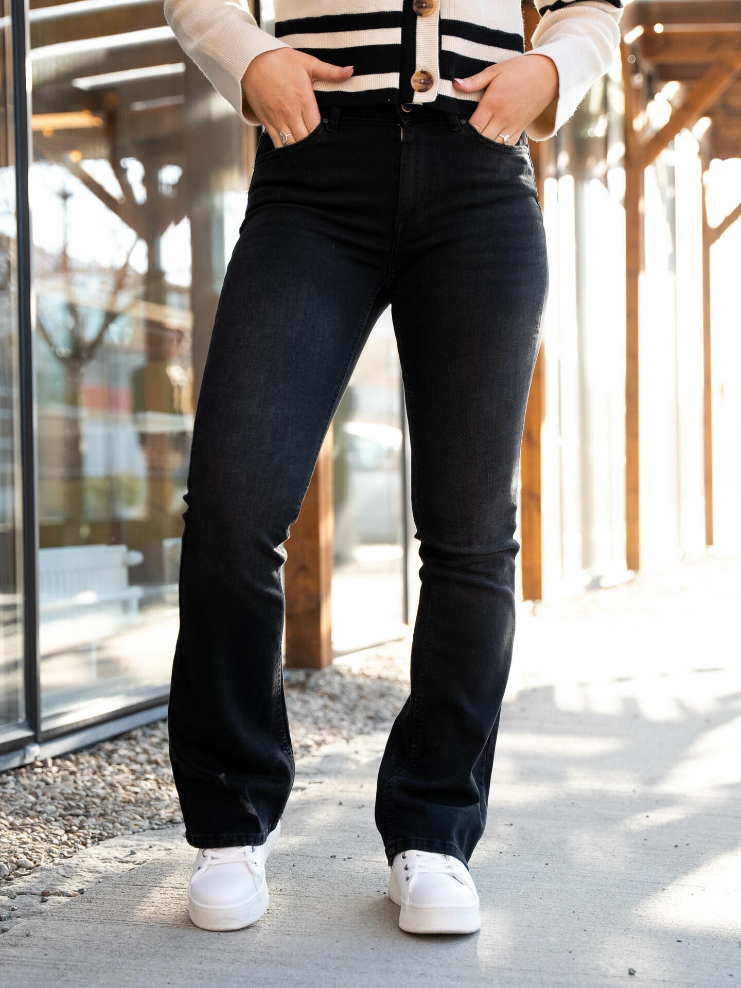 Only Blush Mid Flared Denim Washed Black