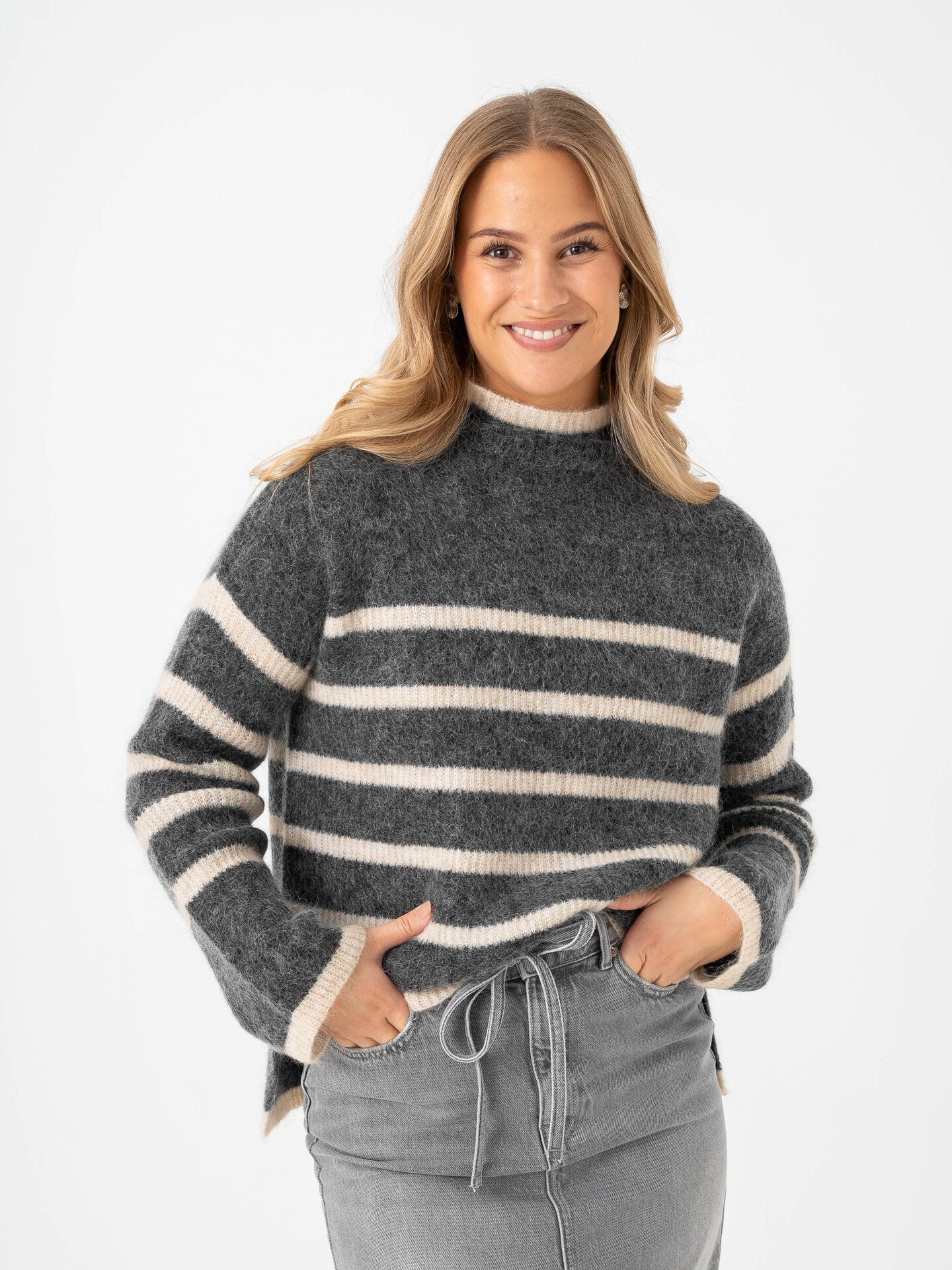 Second Female Ovalis Knit T-Neck Volcanic Ash