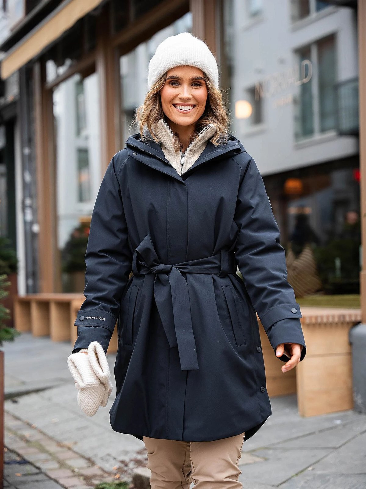 Twentyfour Mode Insulated Cape Sort