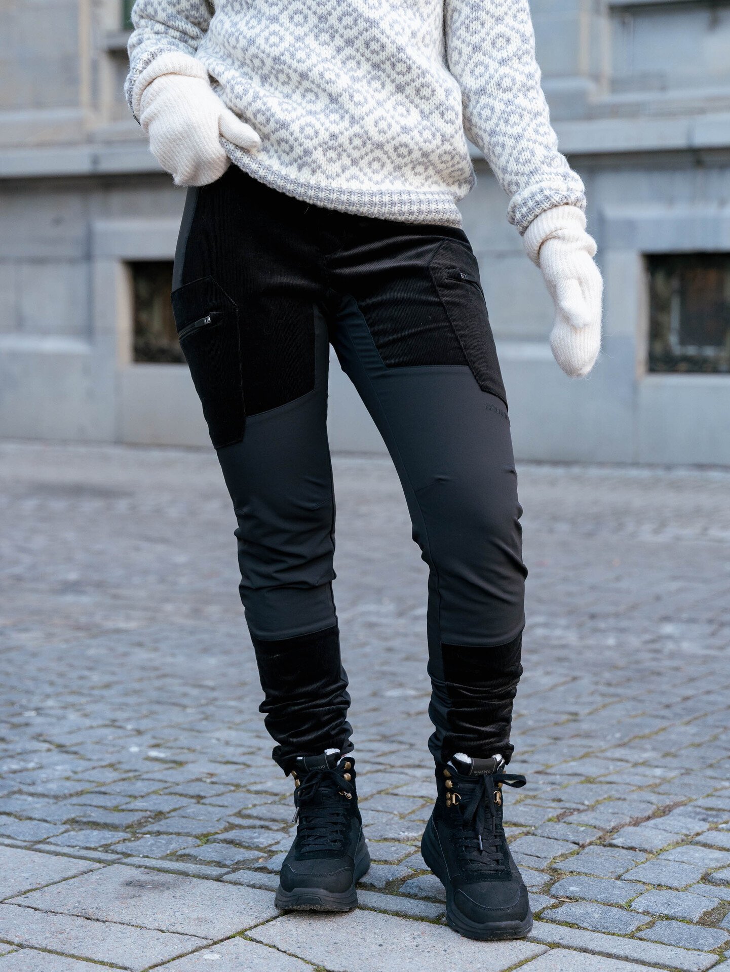 Twentyfour Aurora Shape Cordbukse Sort