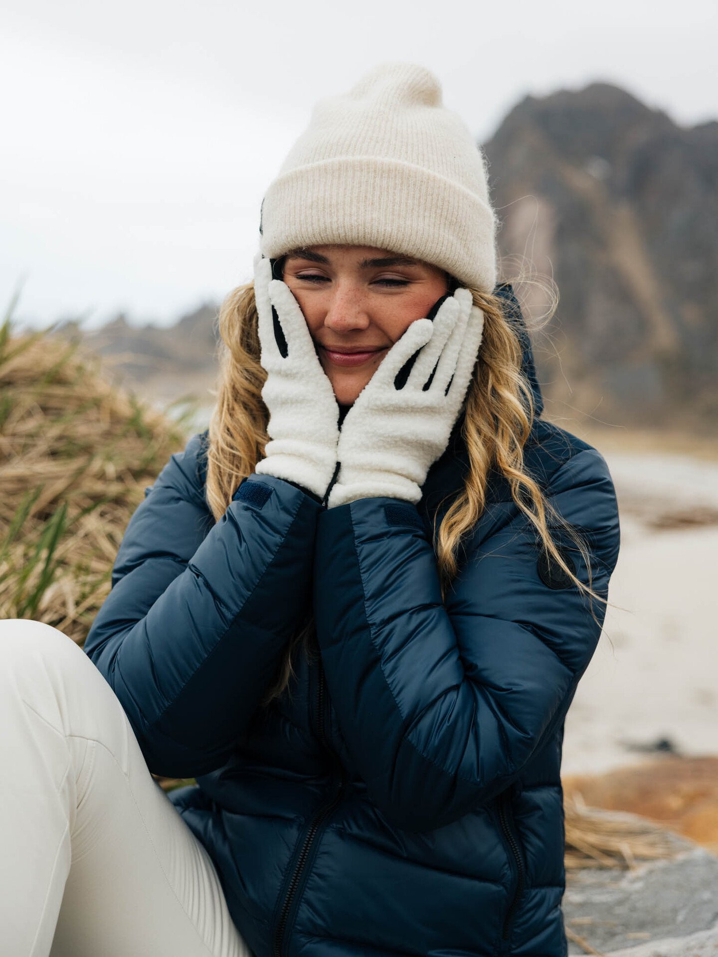 Twentyfour Aurora Pilehanske Grahvit