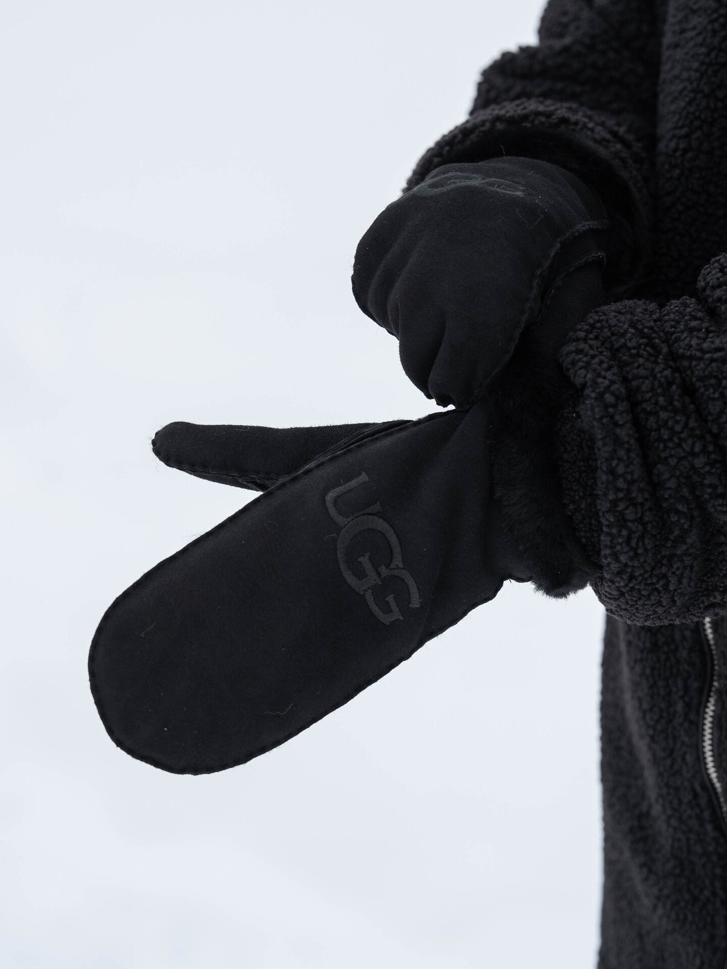 UGG Womens Sheepskin Emb Mitten Black