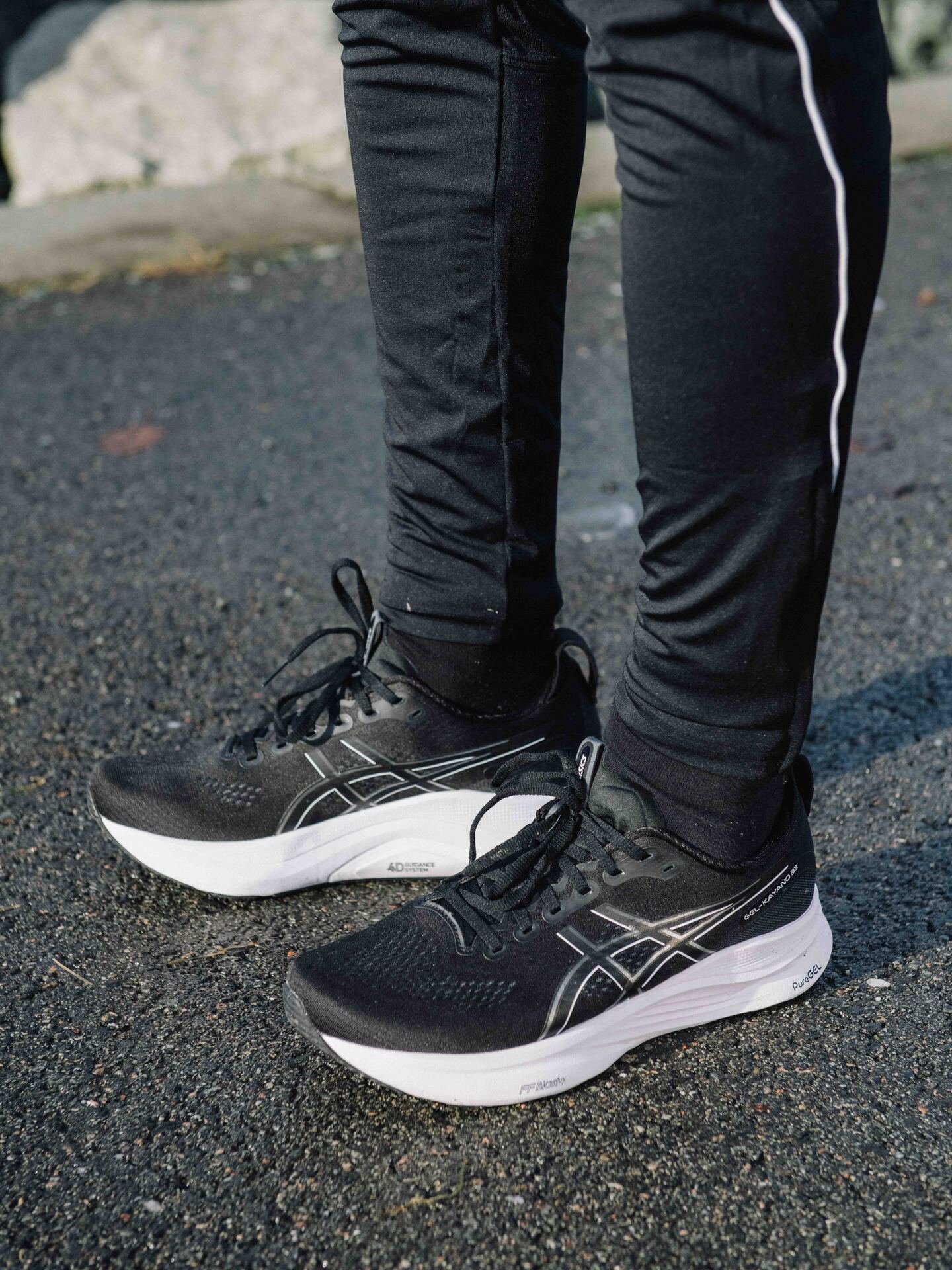 ASICS Gel-Kayano 32 Black / White