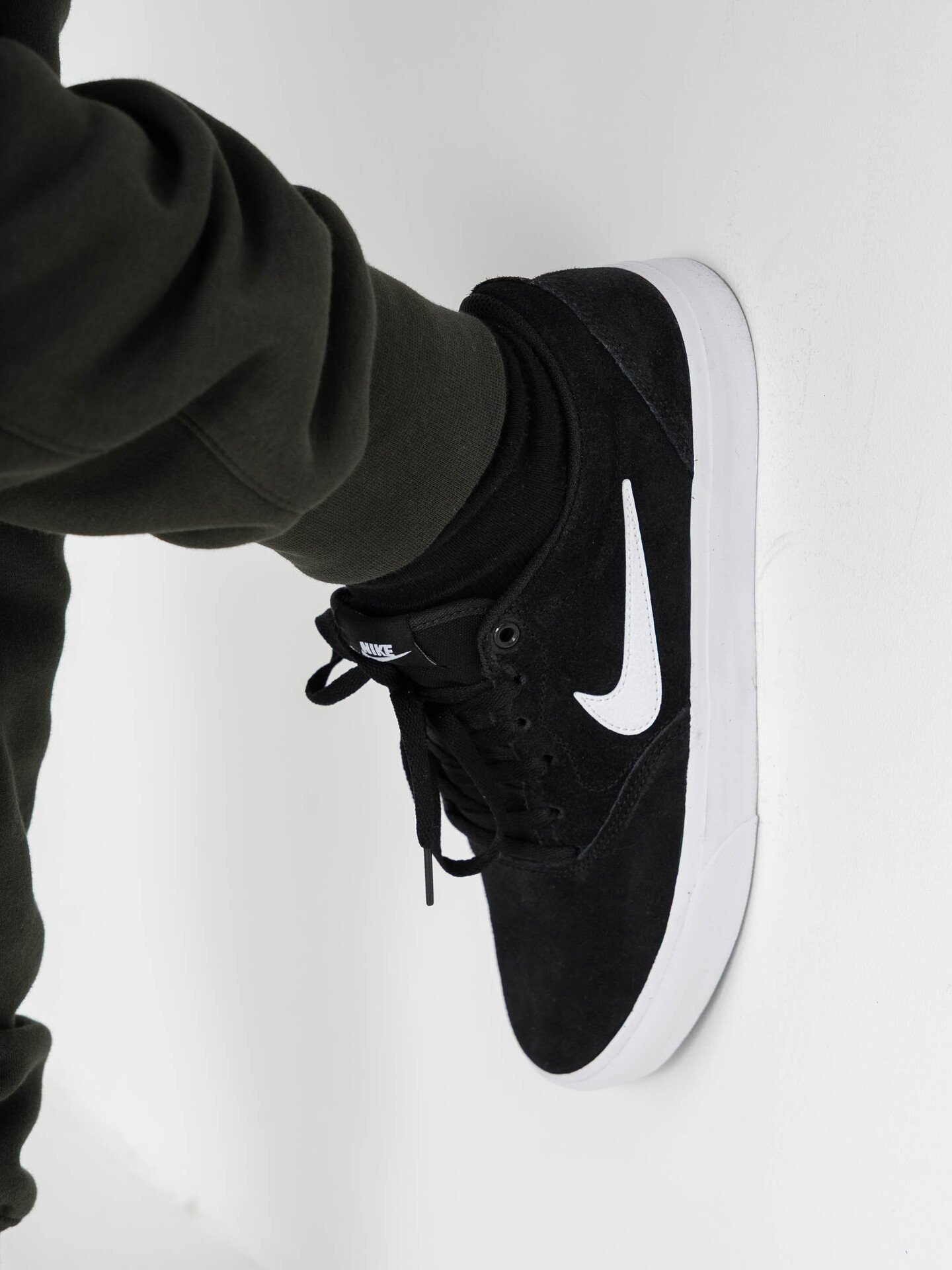 Nike Charge Suede Black / White