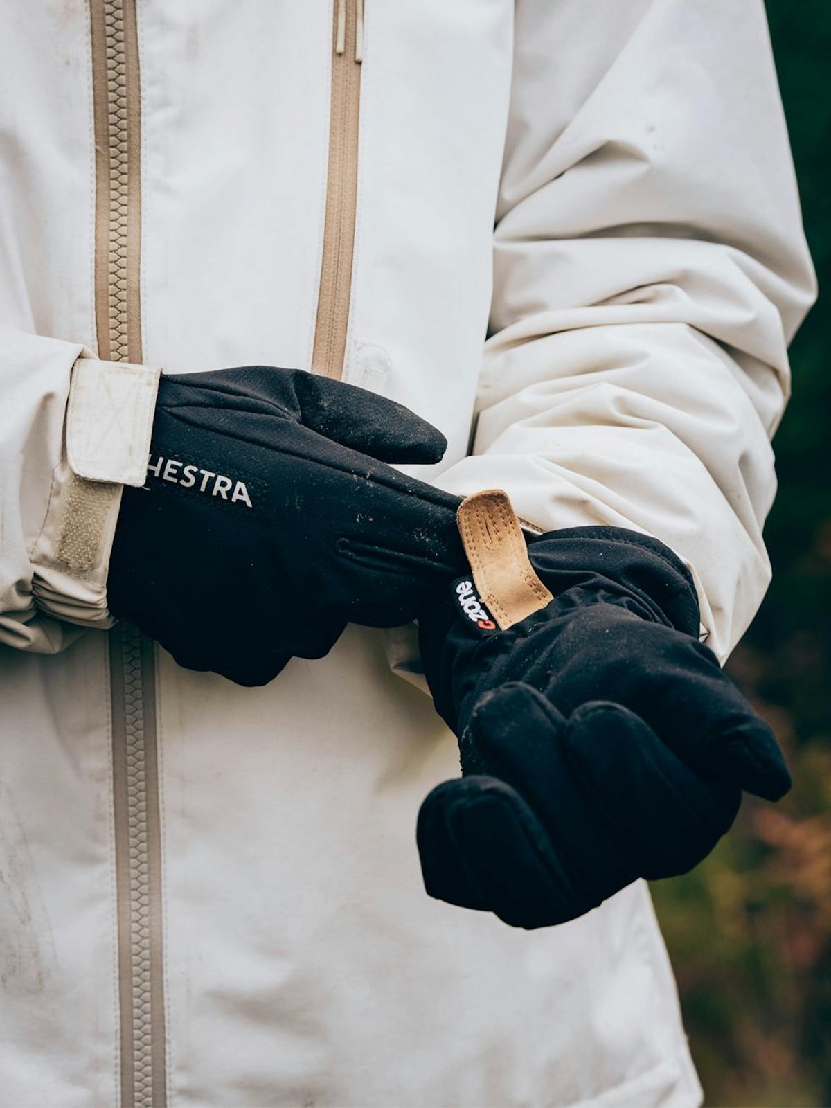 Hestra CZone Pluto Junior 5 finger Black