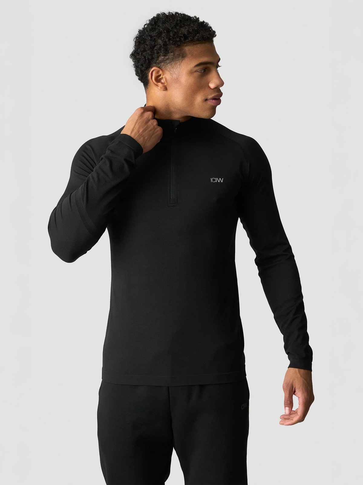 ICIW Essential Seamless 1/4 Zip Long Sleeve Black