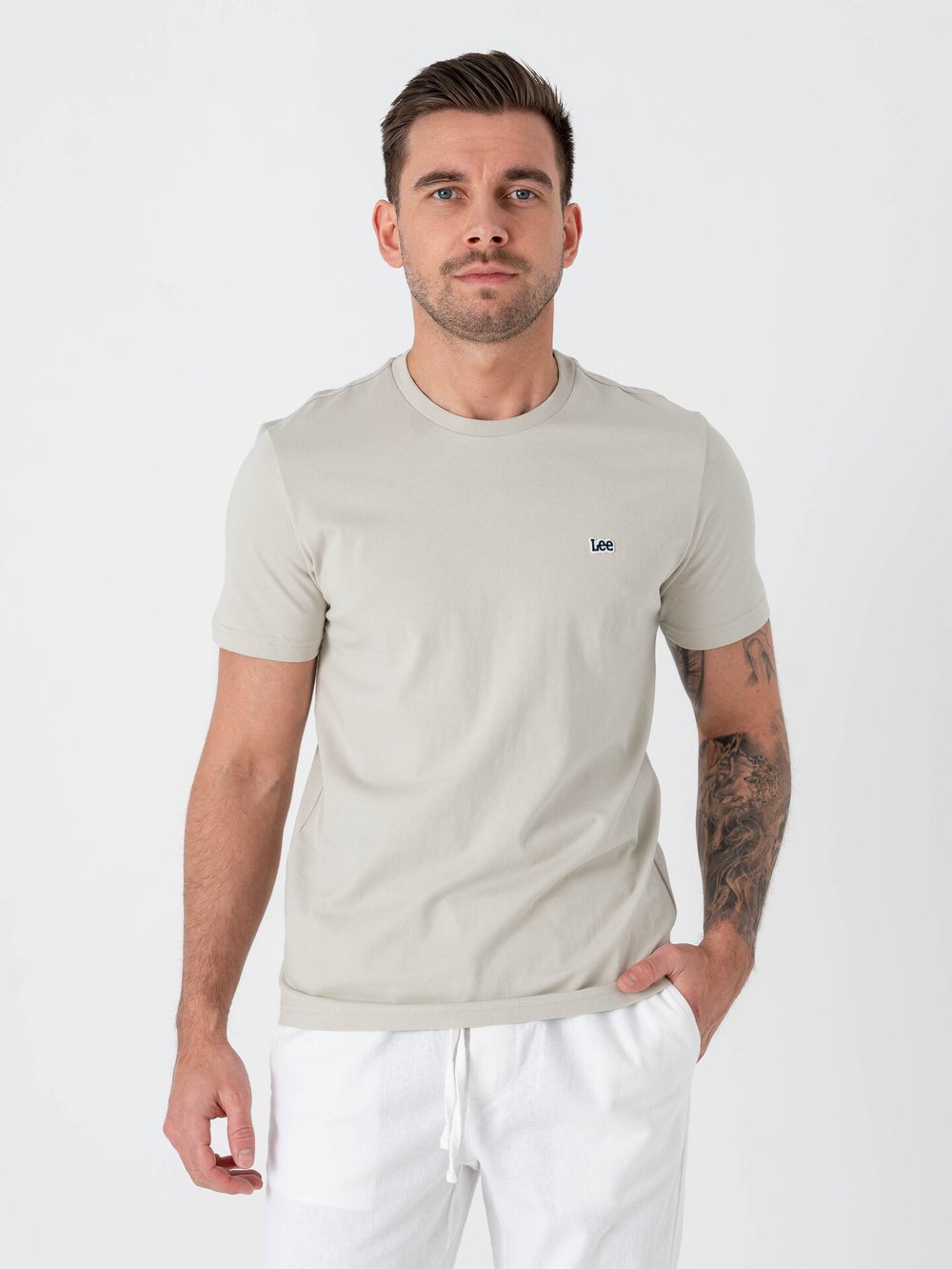 Lee Shorts Sleeve Patch Logo Tee - Beige | Getinspired.no