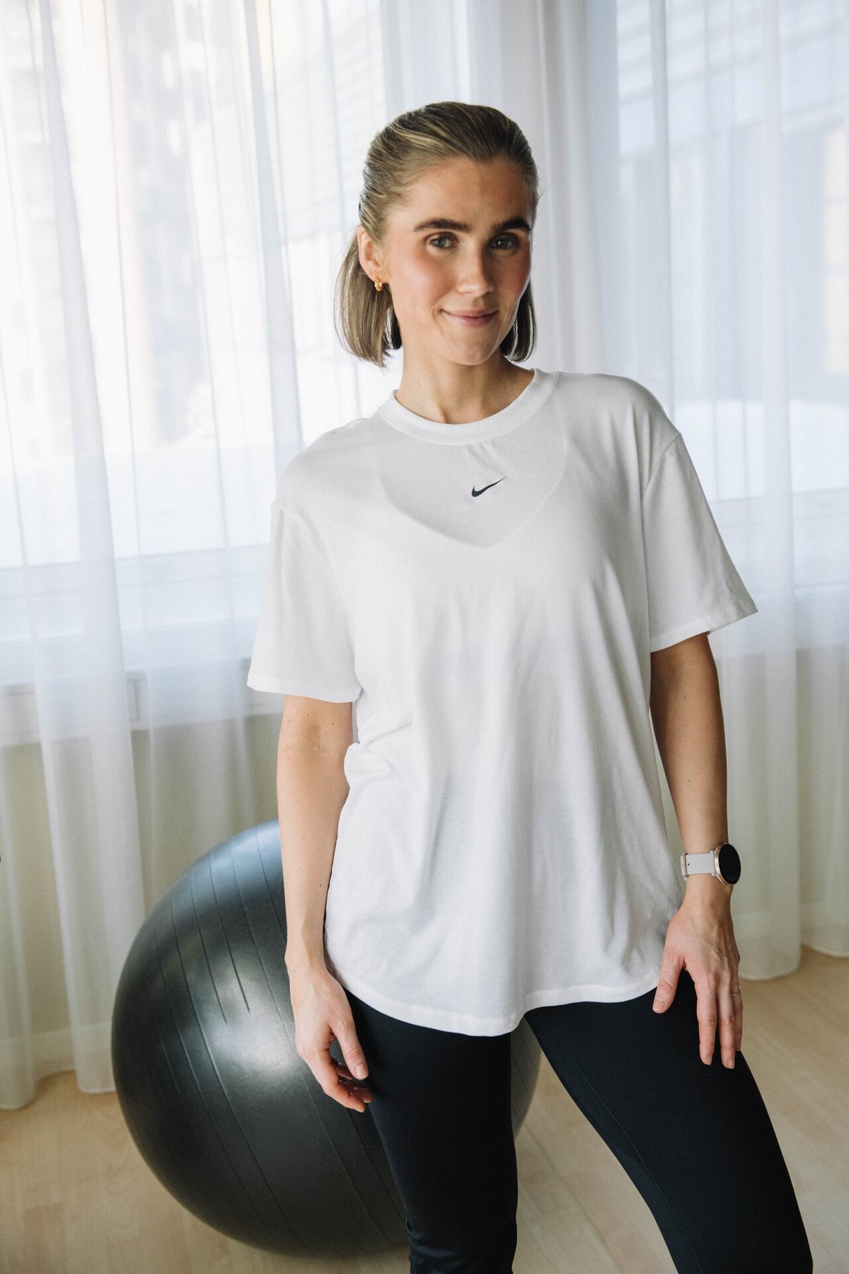 Nike One Relaxed Dri-Fit Short Sleeve Top White / Black