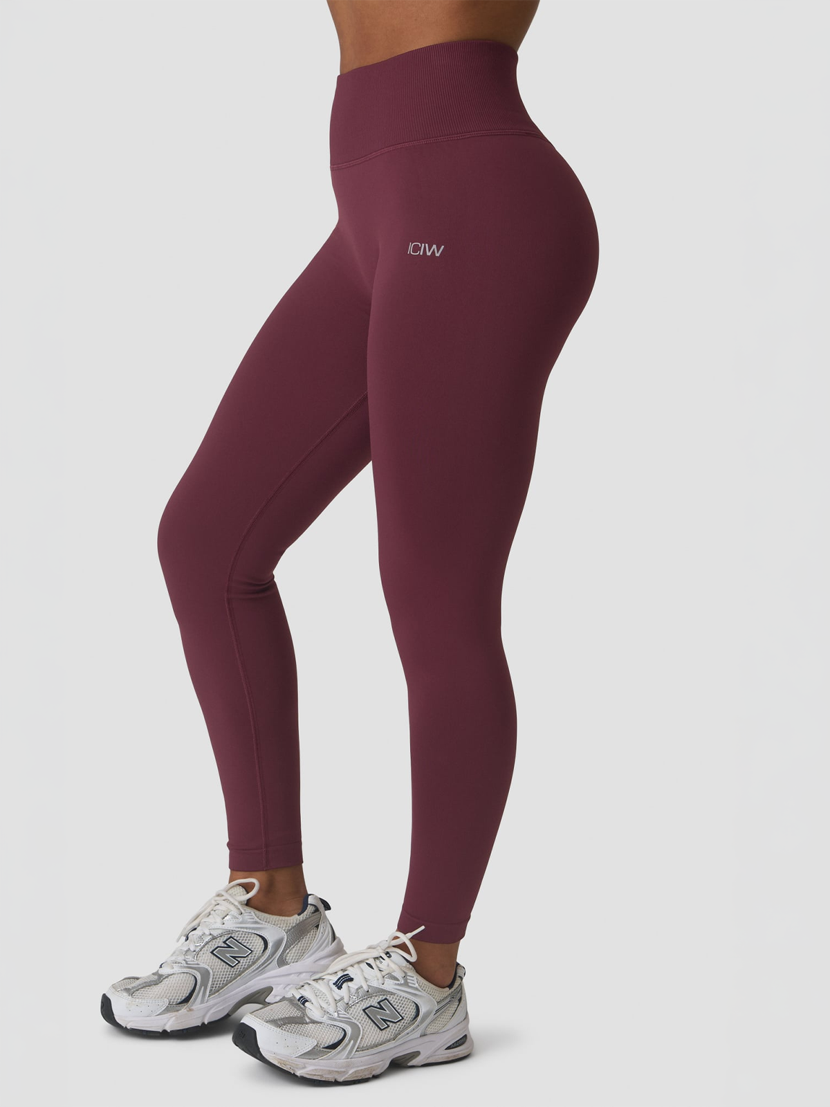 ICIW Define Seamless V-Shape Tights Maroon Red