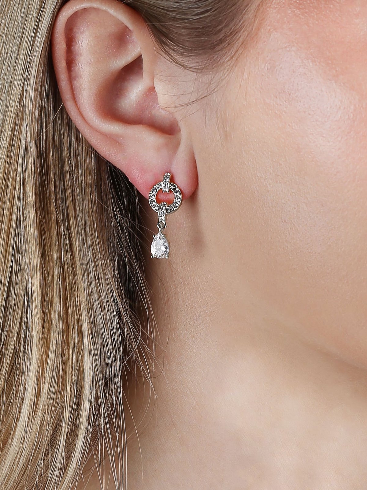Snö Of Sweden Callie small crystal ear Sølv