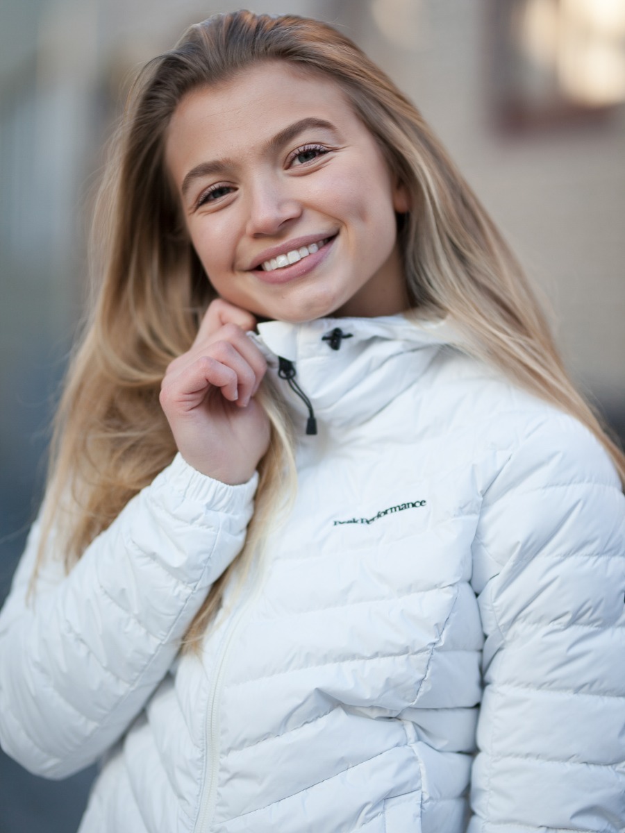 Peak Performance Frost Down Hood Jacket Offwhite