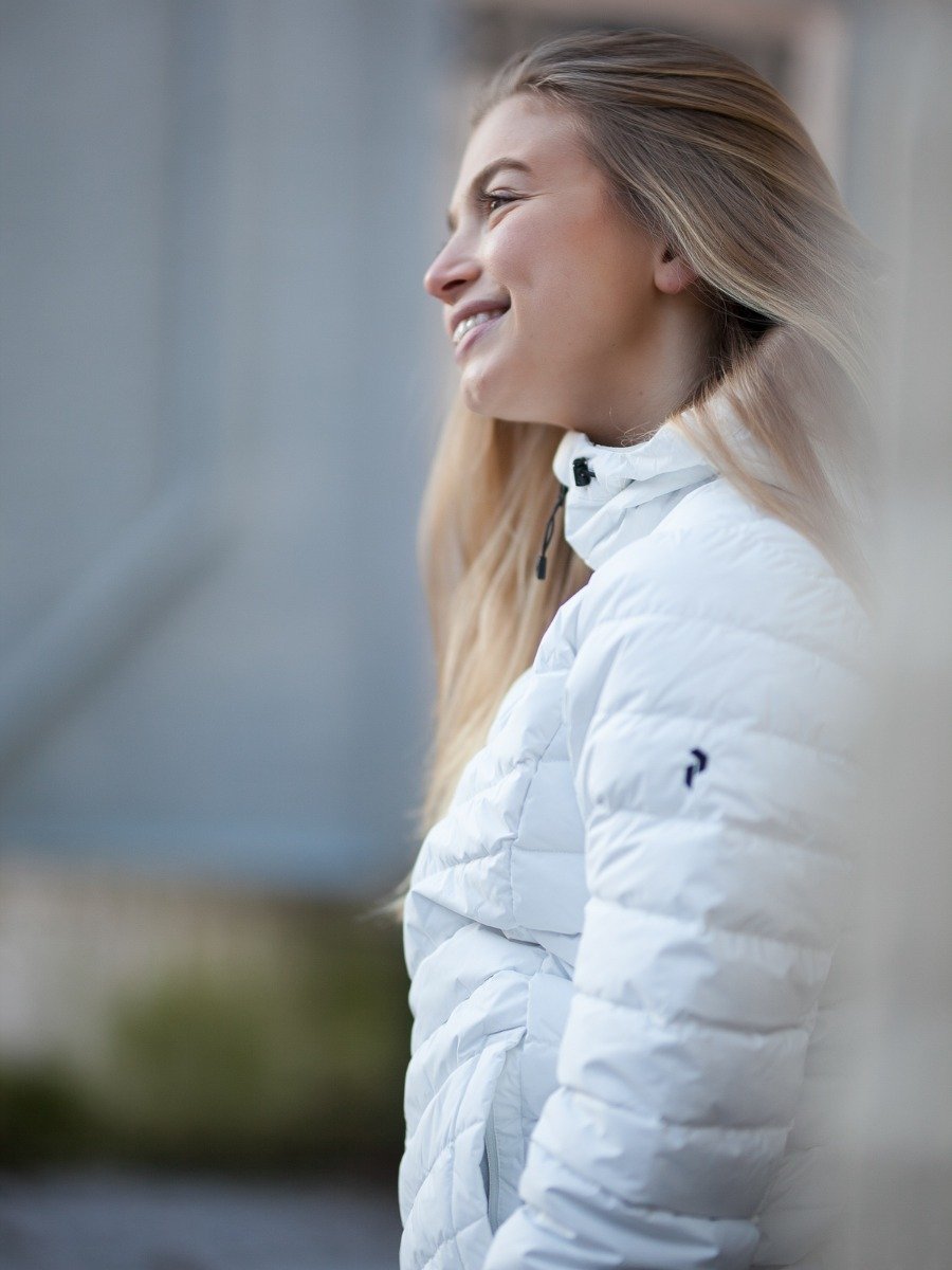 Peak Performance Frost Down Hood Jacket Offwhite