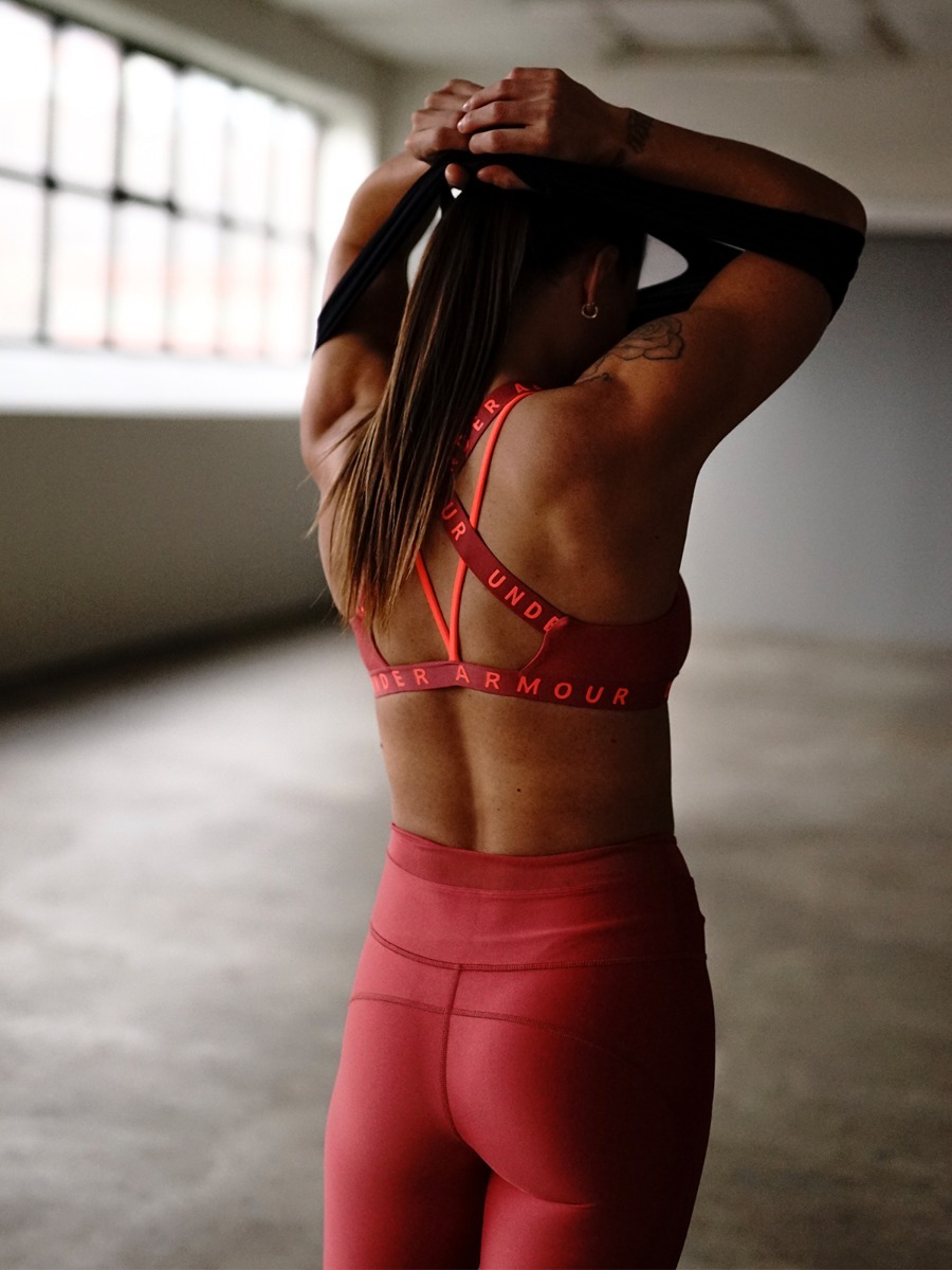 Under Armour Wordmark Strappy Sportlette Fractal Pink