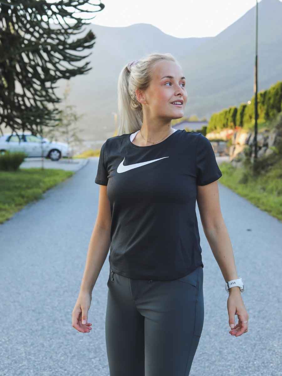 Nike Swoosh Run Tee Black/ Reflective Silver