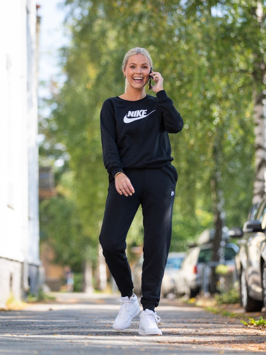 Nike Essential Fleece Crew Black/ white