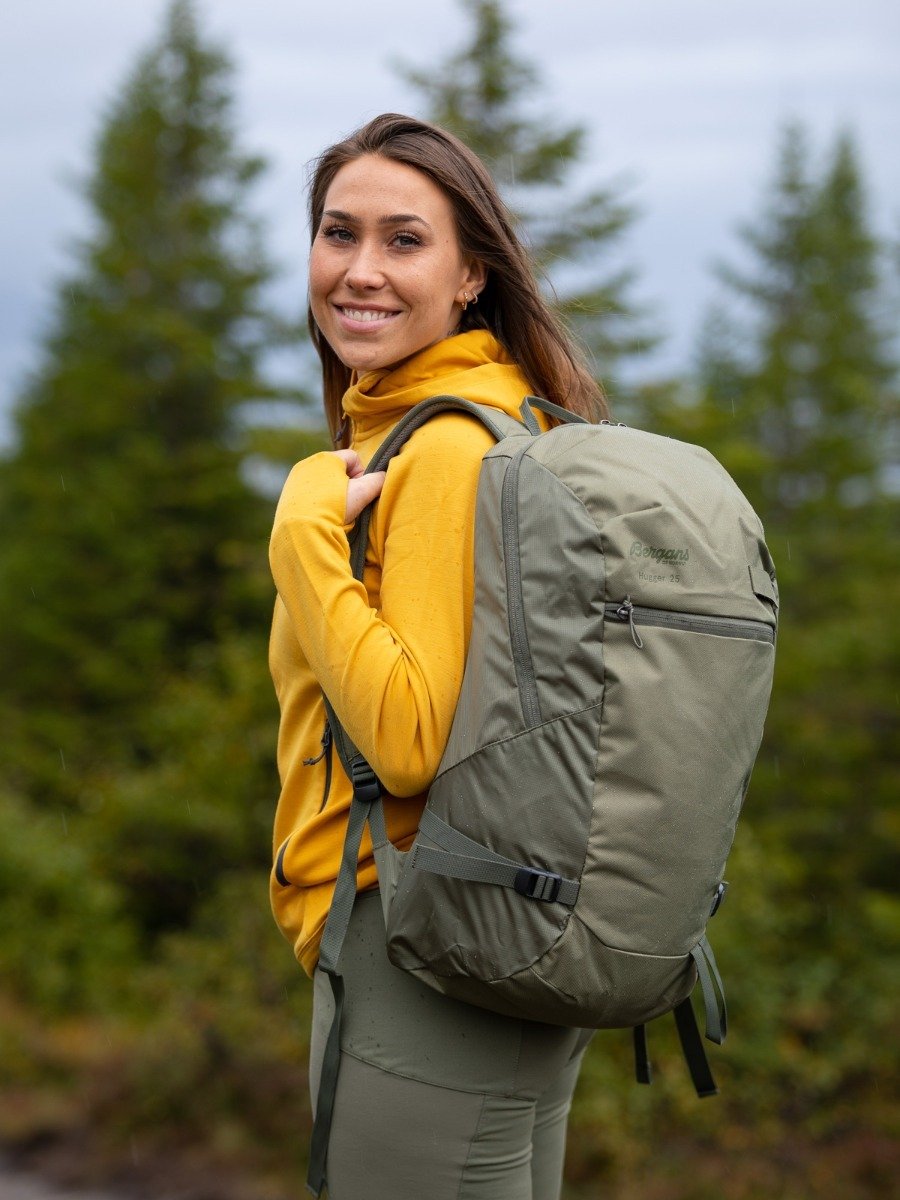 Bergans Hugger 25L Dark Green Mud / Green Mud
