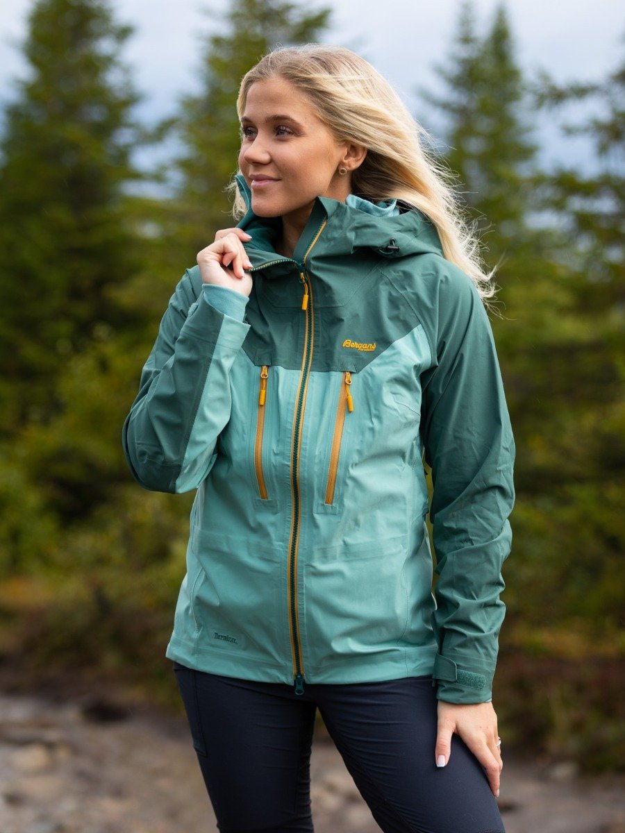 Bergans Cecilie 3L Jacket Light Forest Frost / Forest Frost / Golden Yellow