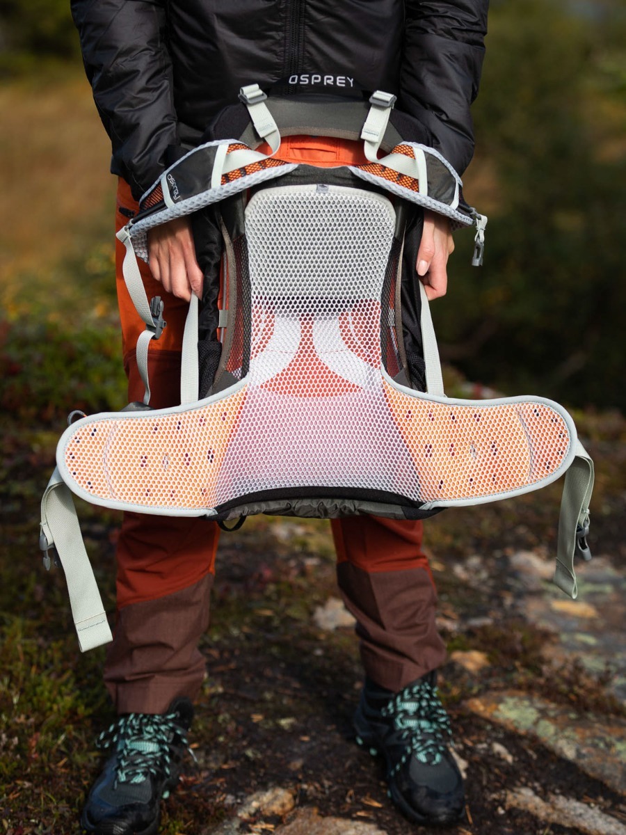 Osprey Sirrus 24L Abyss Black