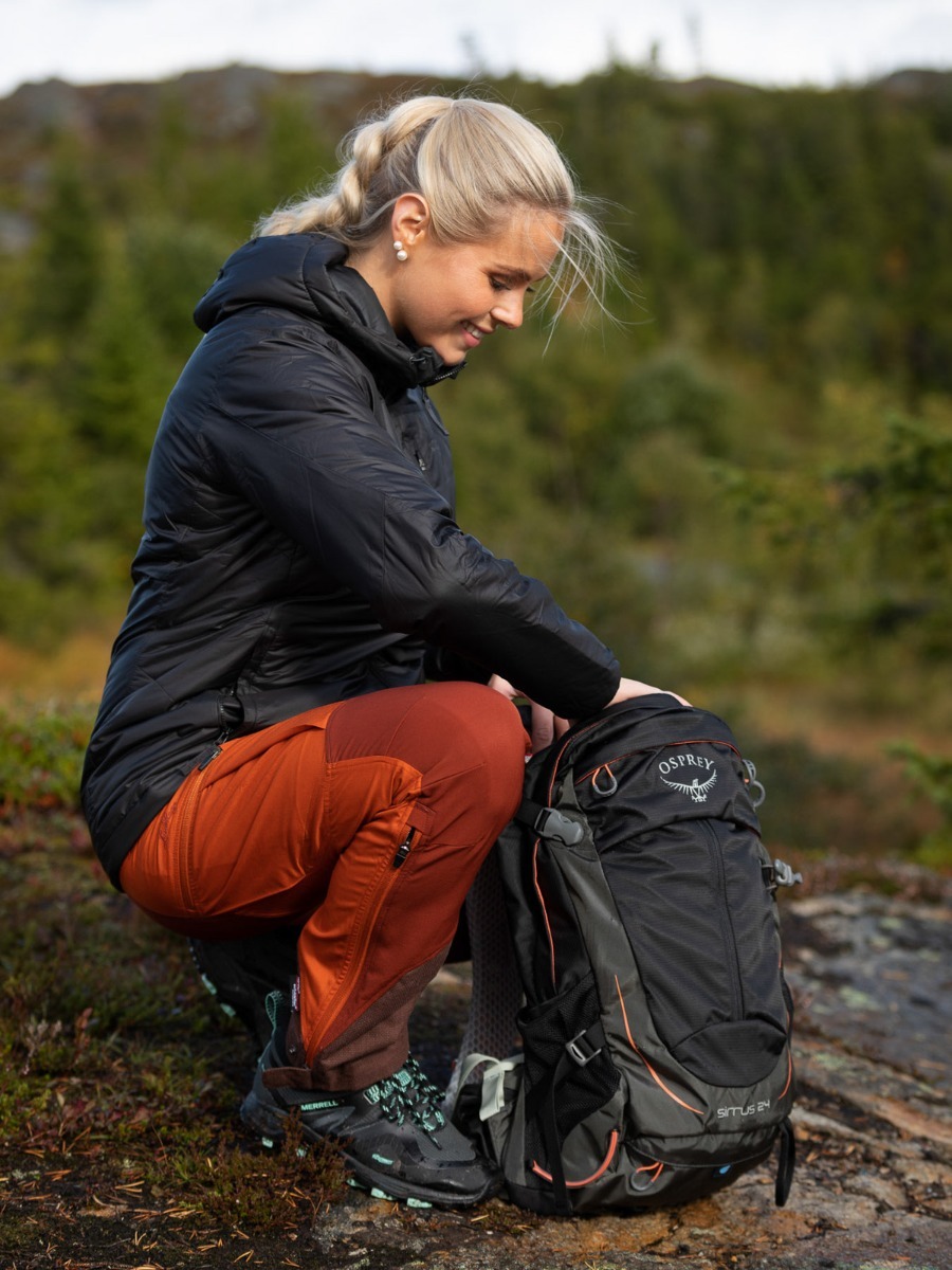 Osprey Sirrus 24L Abyss Black