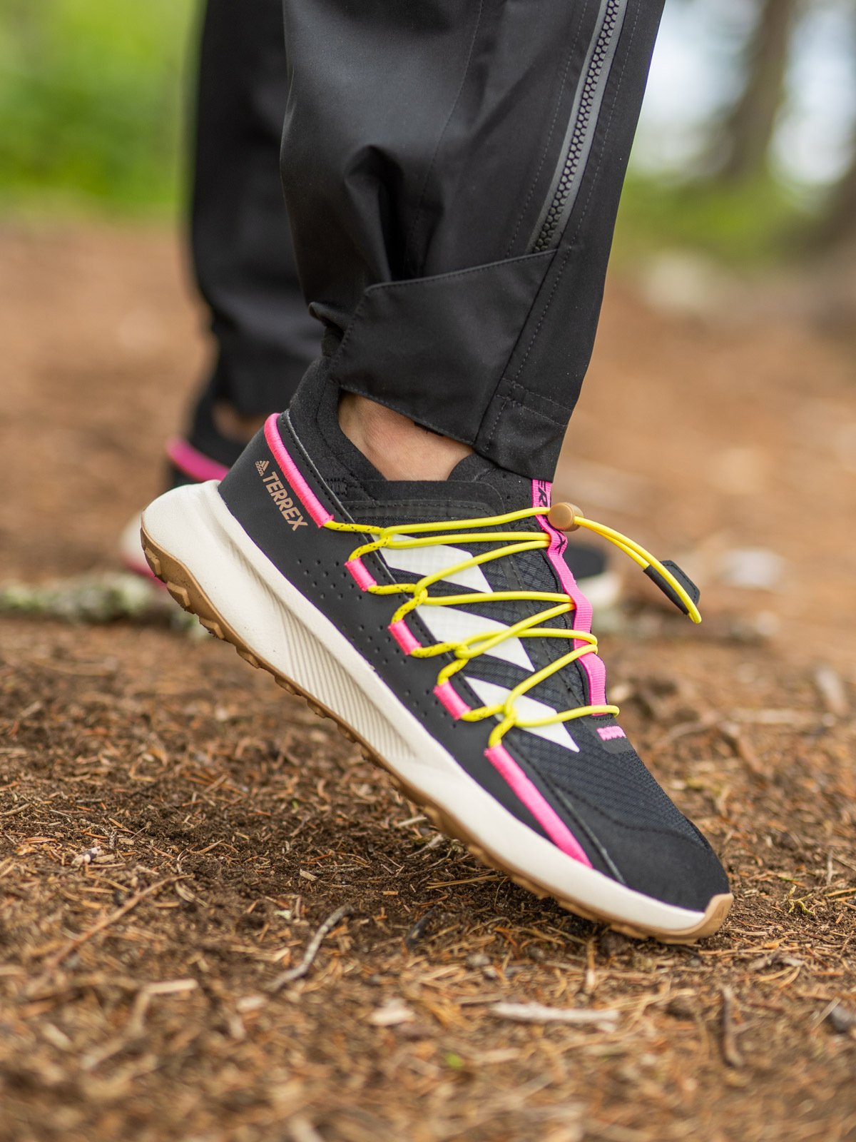 adidas Terrex Voyager 21 Core Black / Chalk White / Screaming Pink