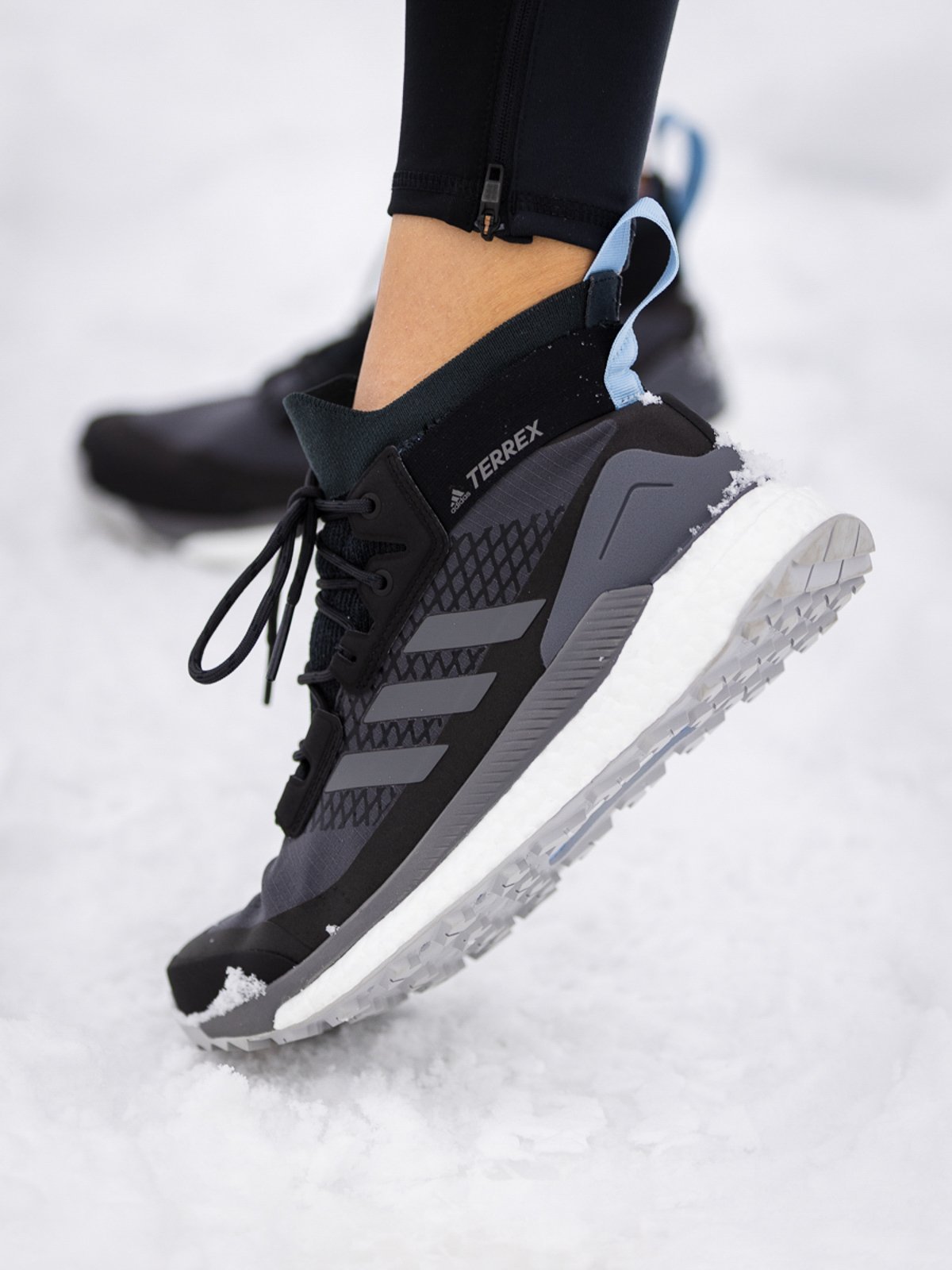 adidas Terrex Free Hiker GTX Carbon / Grey Four / Glow Blue