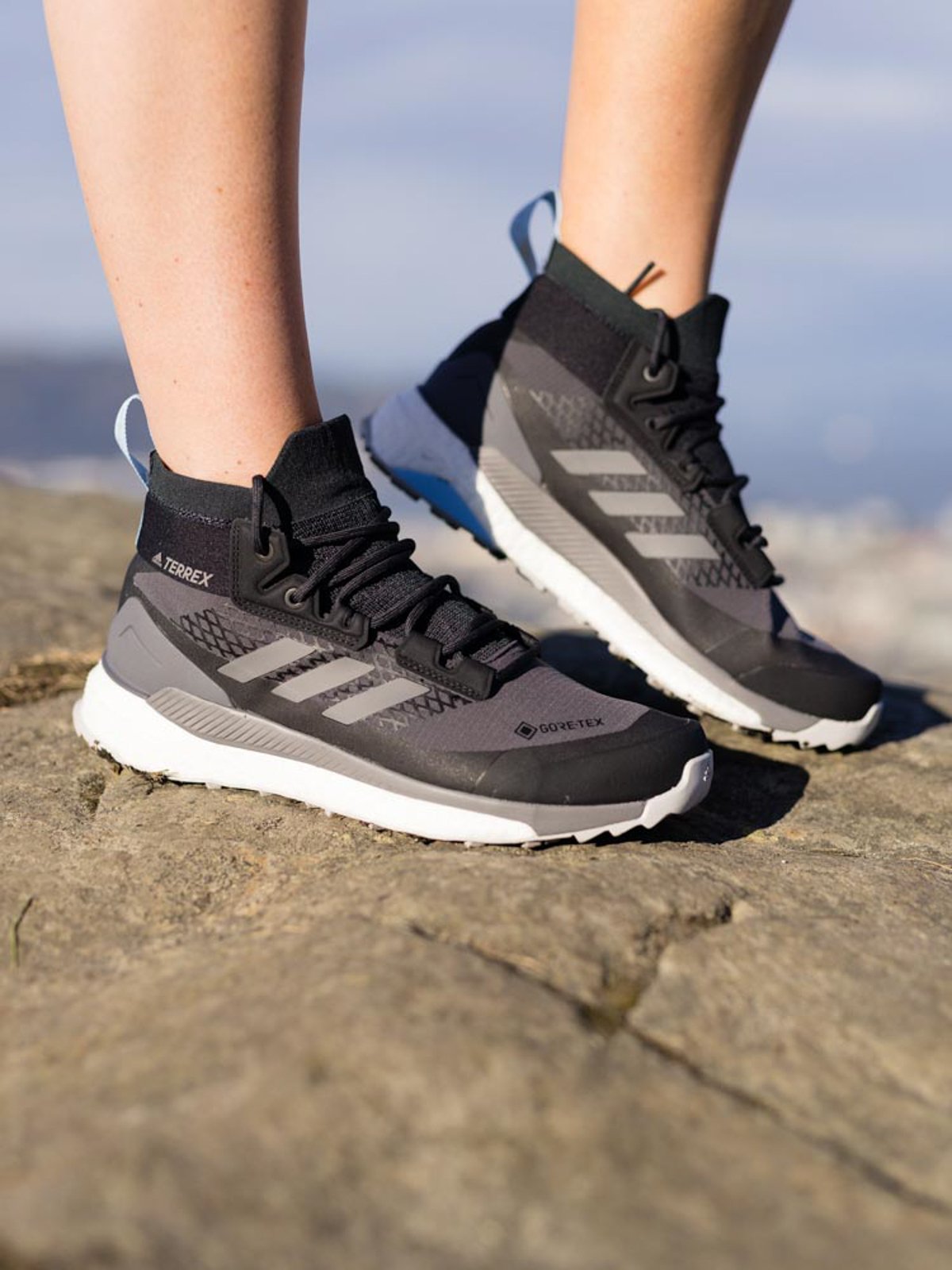 adidas Terrex Free Hiker GTX Carbon / Grey Four / Glow Blue