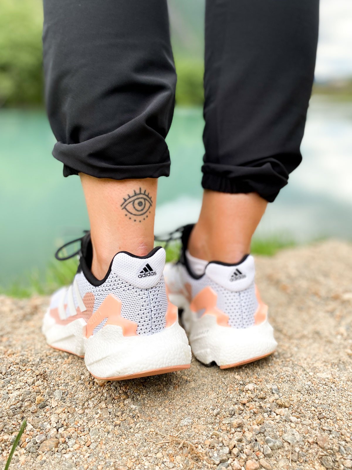 adidas ZX900L4 Core Black / Cloud White / Ambient Blush