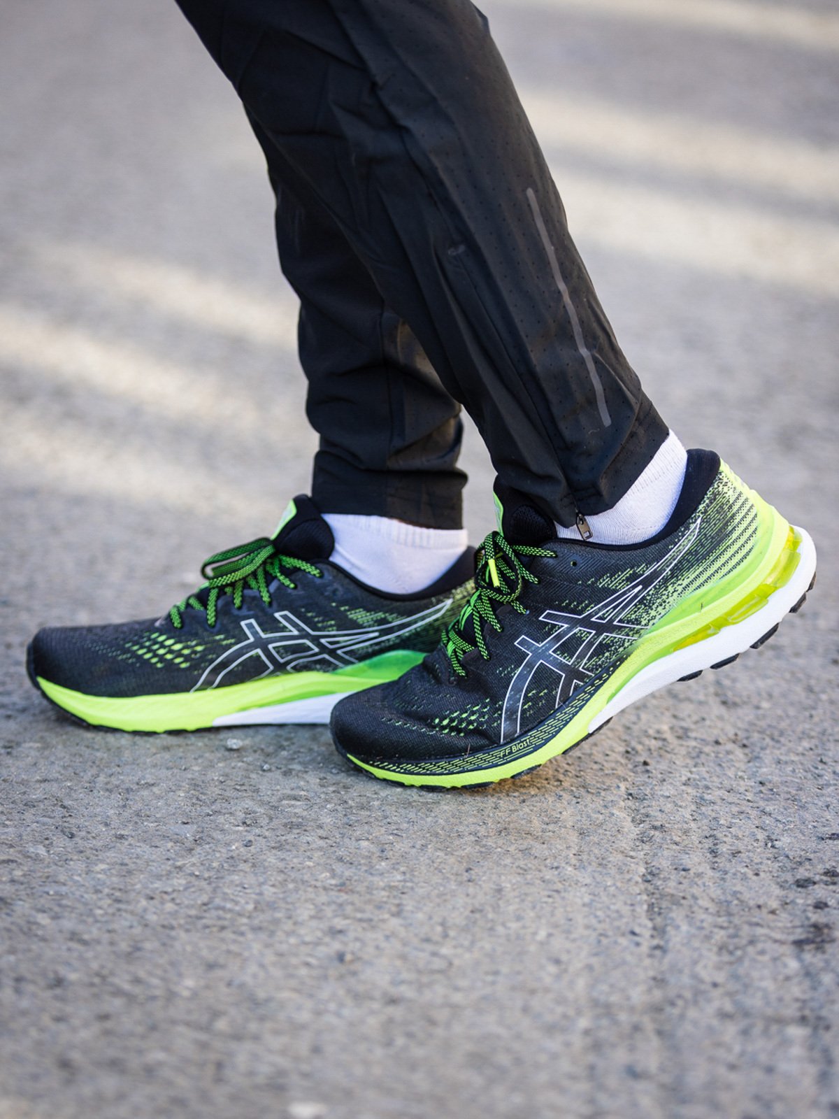 ASICS Gel-Kayano 28 Black / Hazard Green