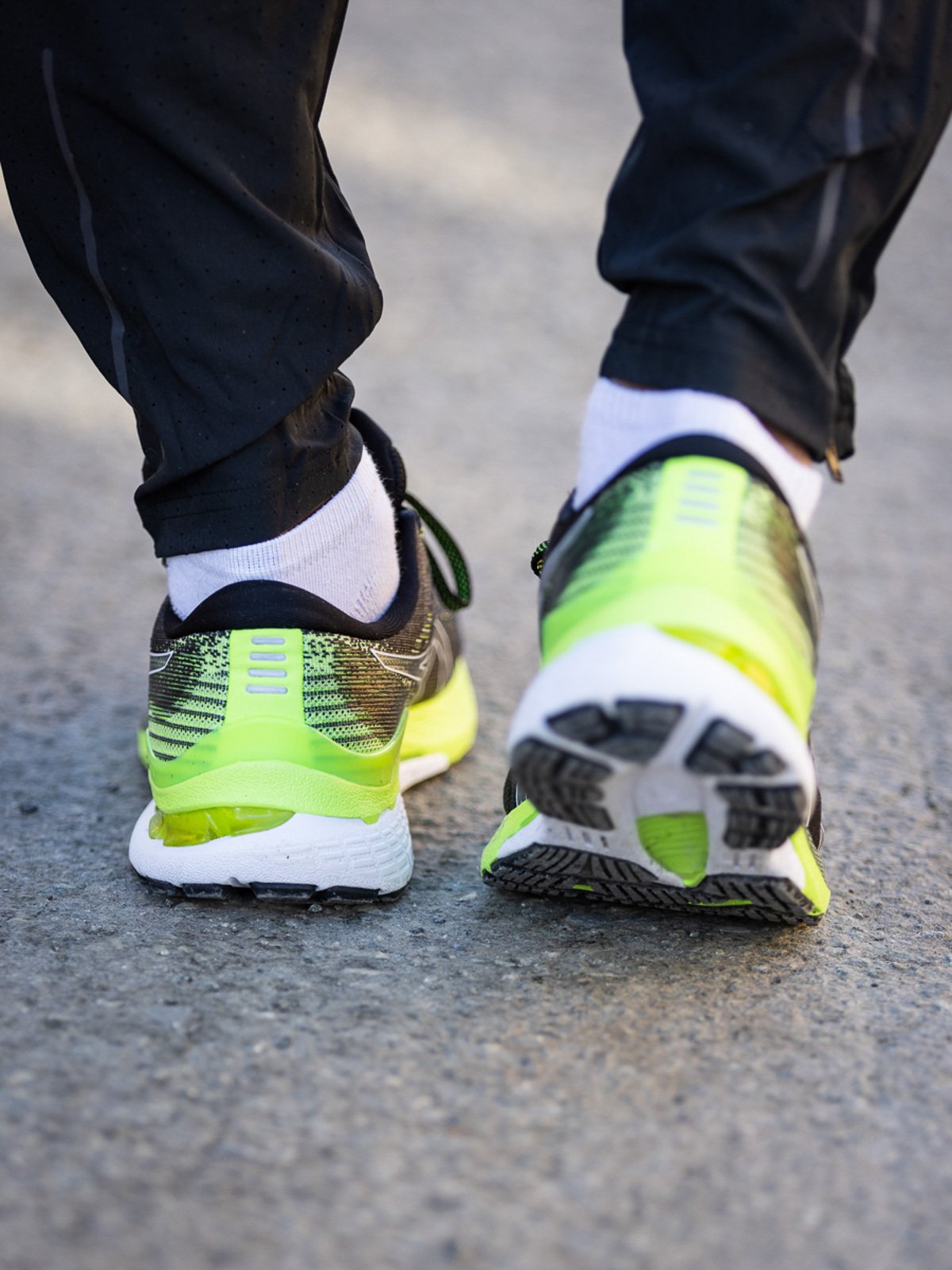 ASICS Gel-Kayano 28 Black / Hazard Green