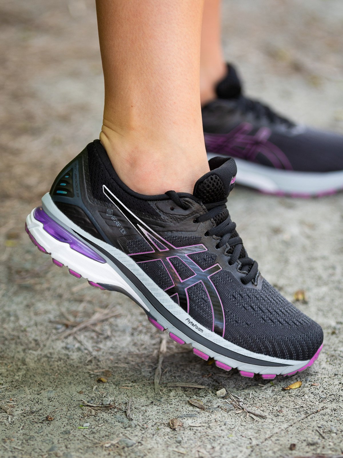 ASICS GT-2000 9 GoreTex Black/Digital Grape