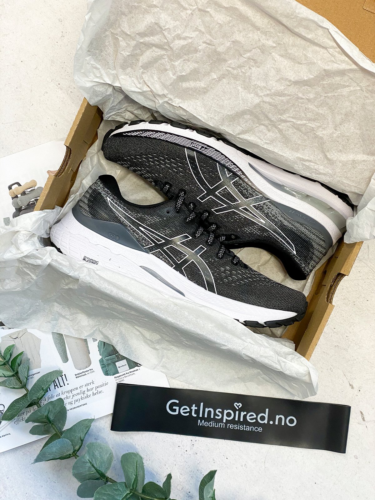 ASICS Gel-Kayano 28 Black/White