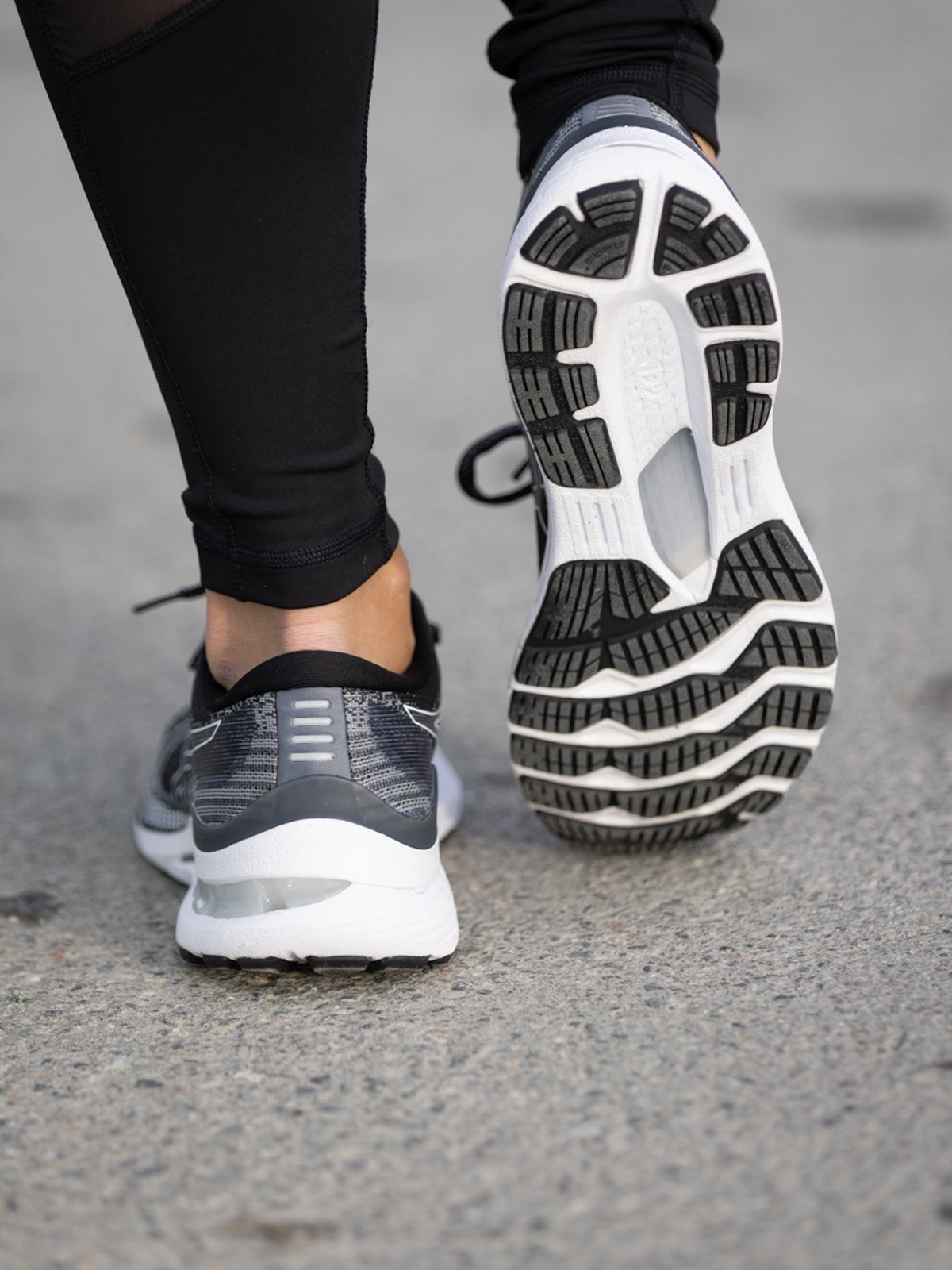 ASICS Gel-Kayano 28 Black/White