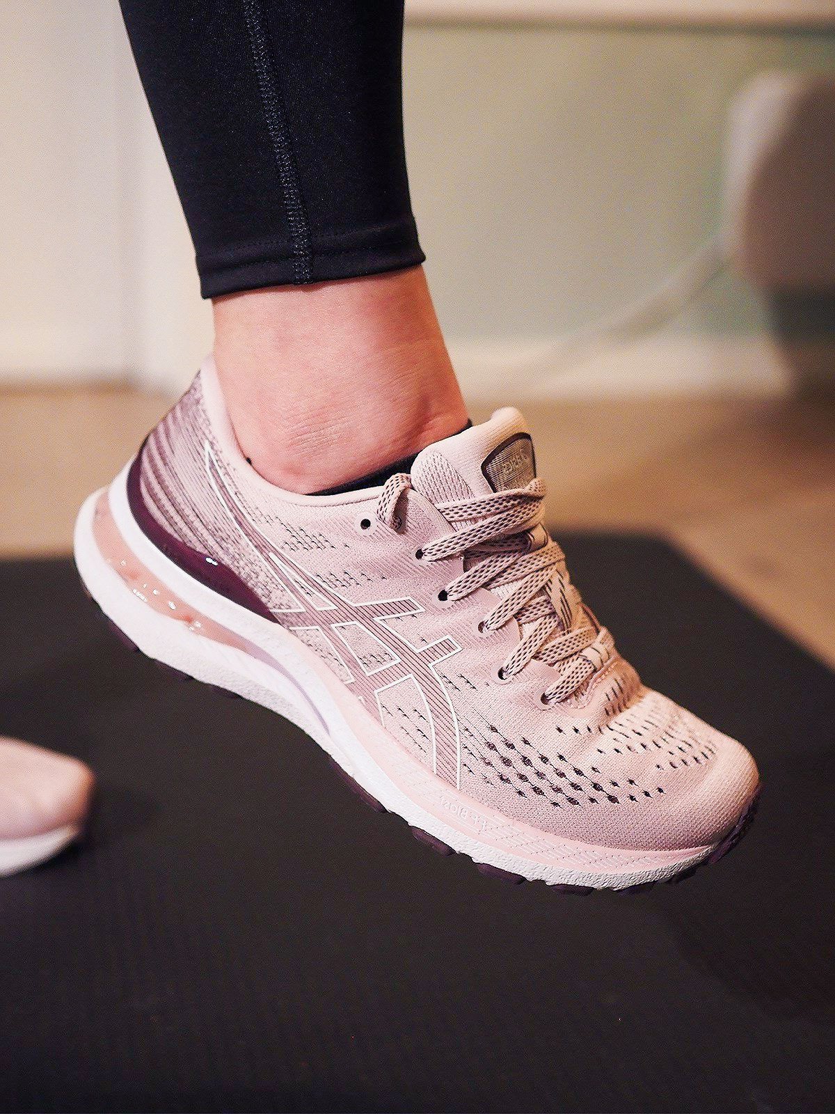 ASICS Gel-Kayano 28 Barely Rose/White