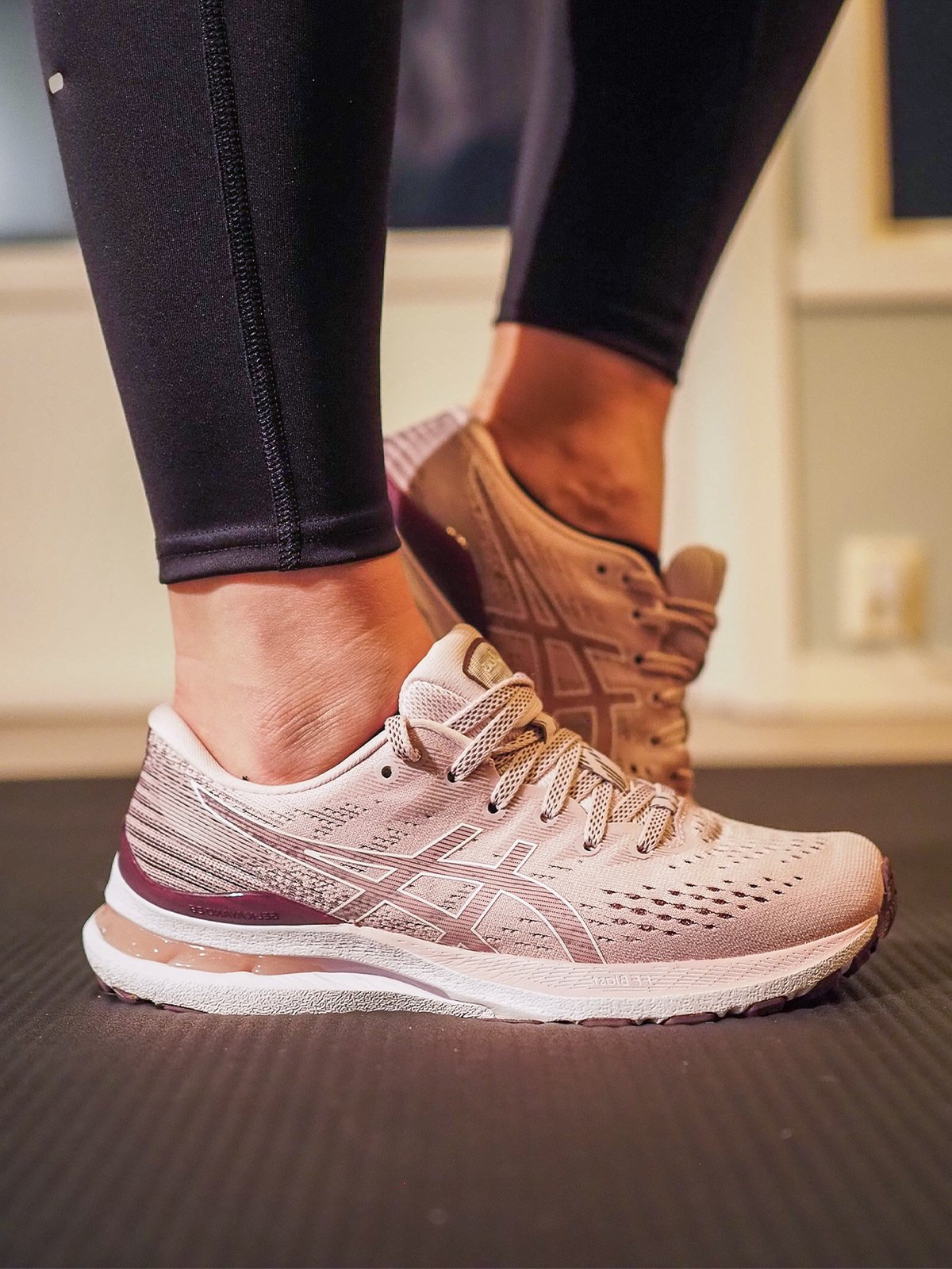 ASICS Gel-Kayano 28 Barely Rose/White