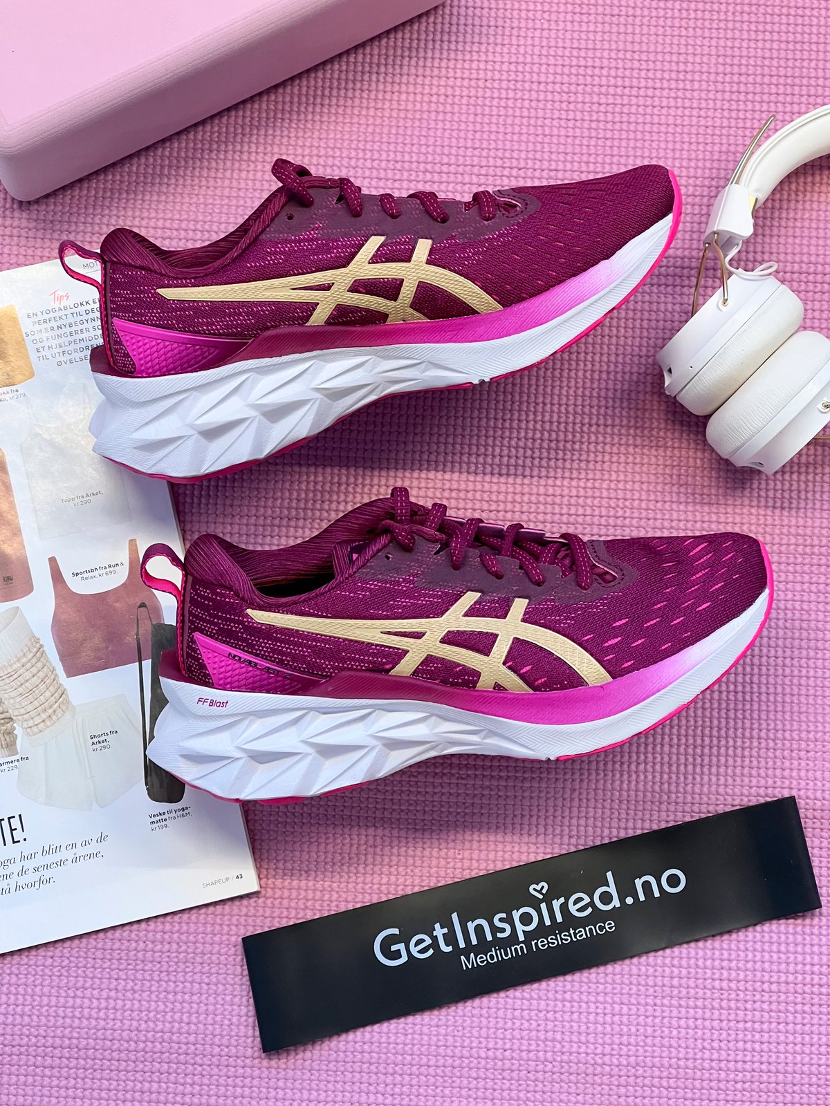 ASICS Novablast 2 Dried Berry/Champagne