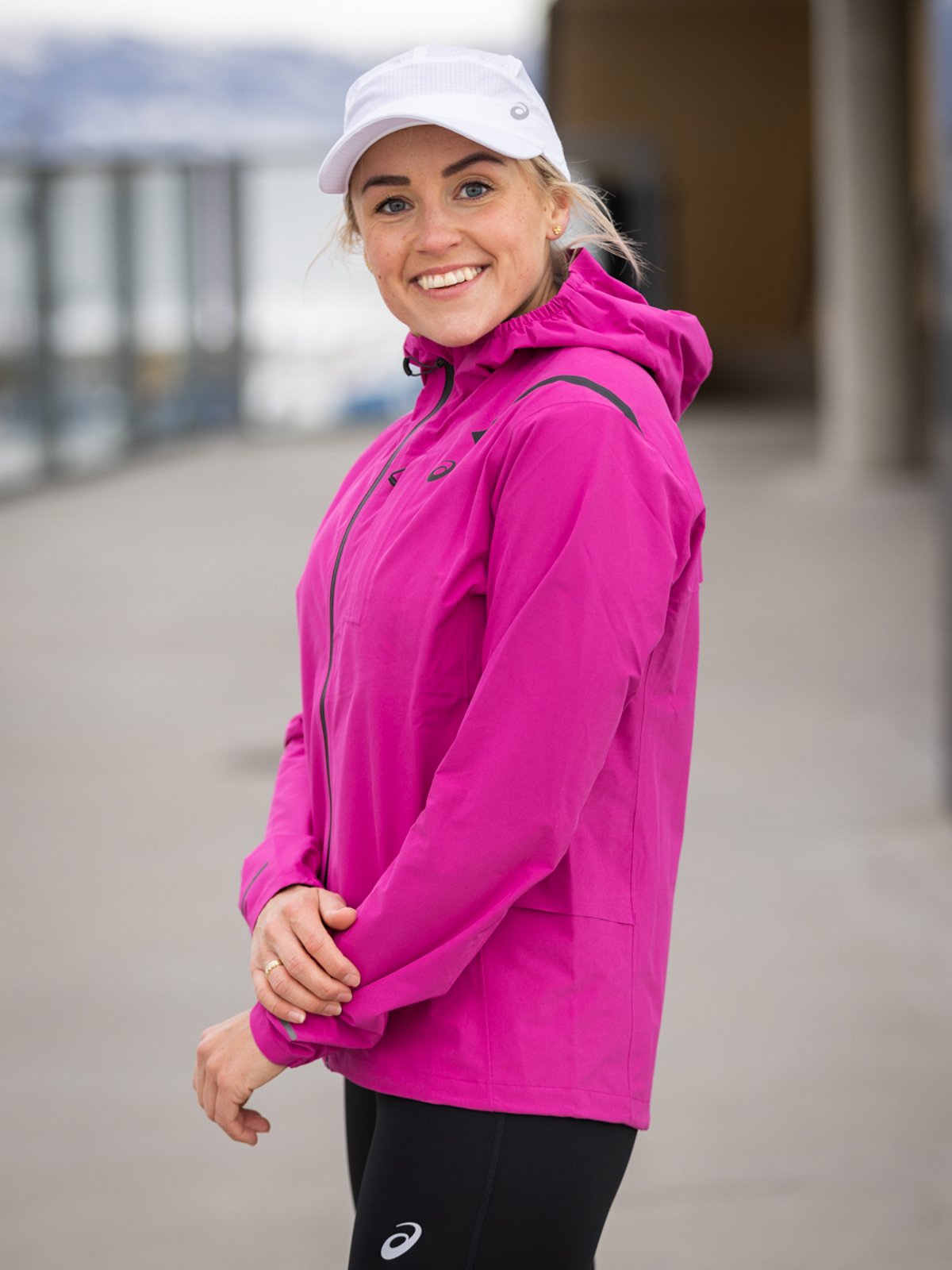 ASICS Accelerate Waterproof Jacket Fuschia Red