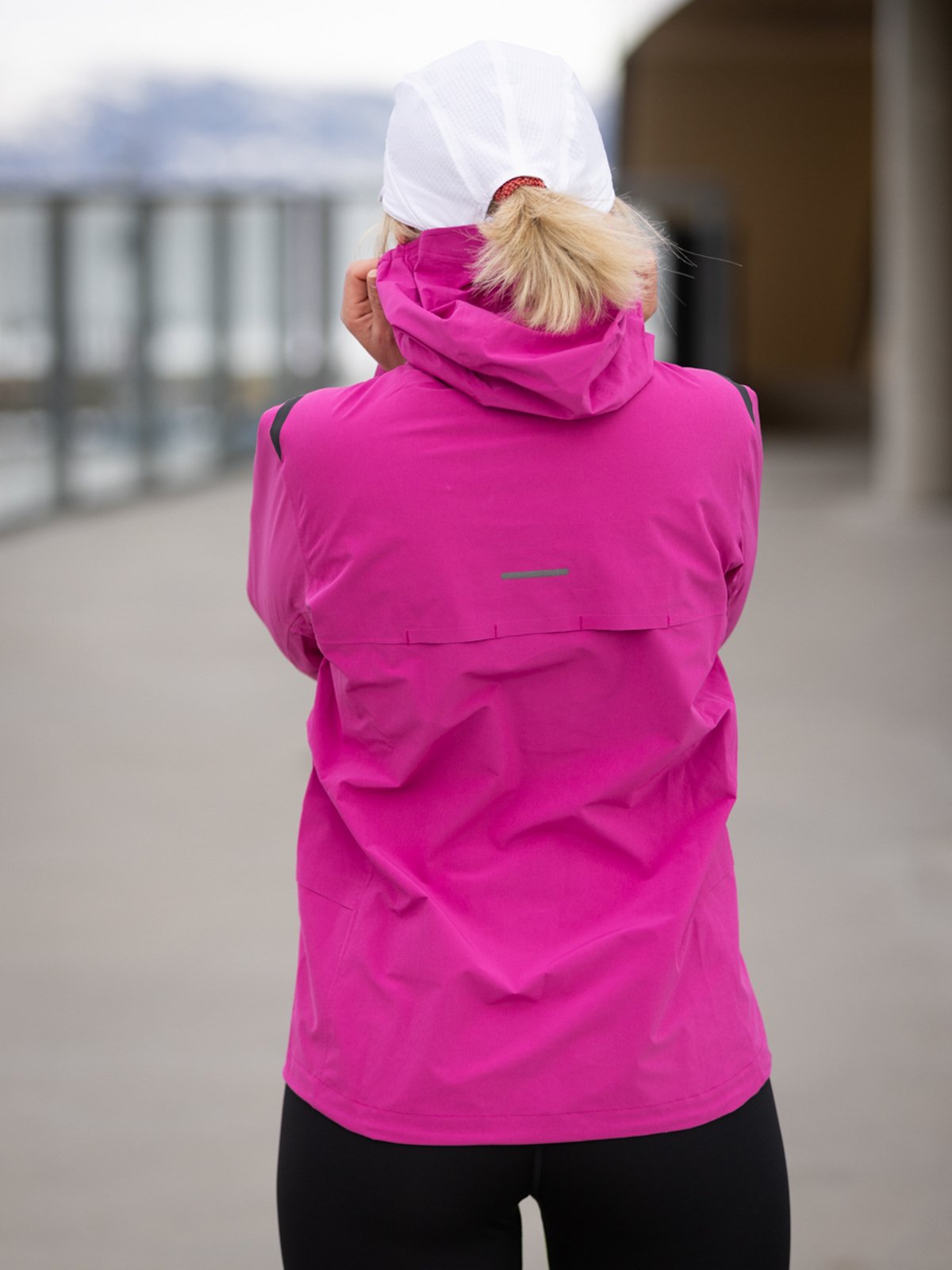 ASICS Accelerate Waterproof Jacket Fuschia Red