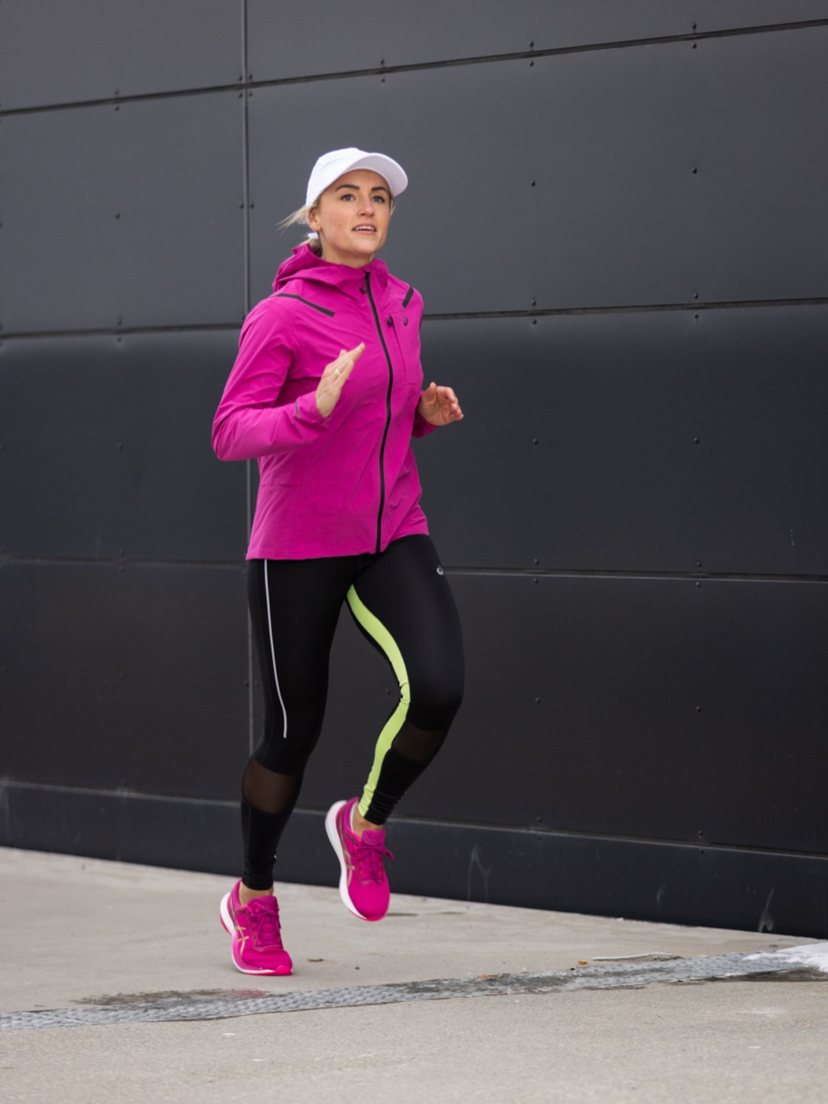 ASICS Accelerate Waterproof Jacket Fuschia Red