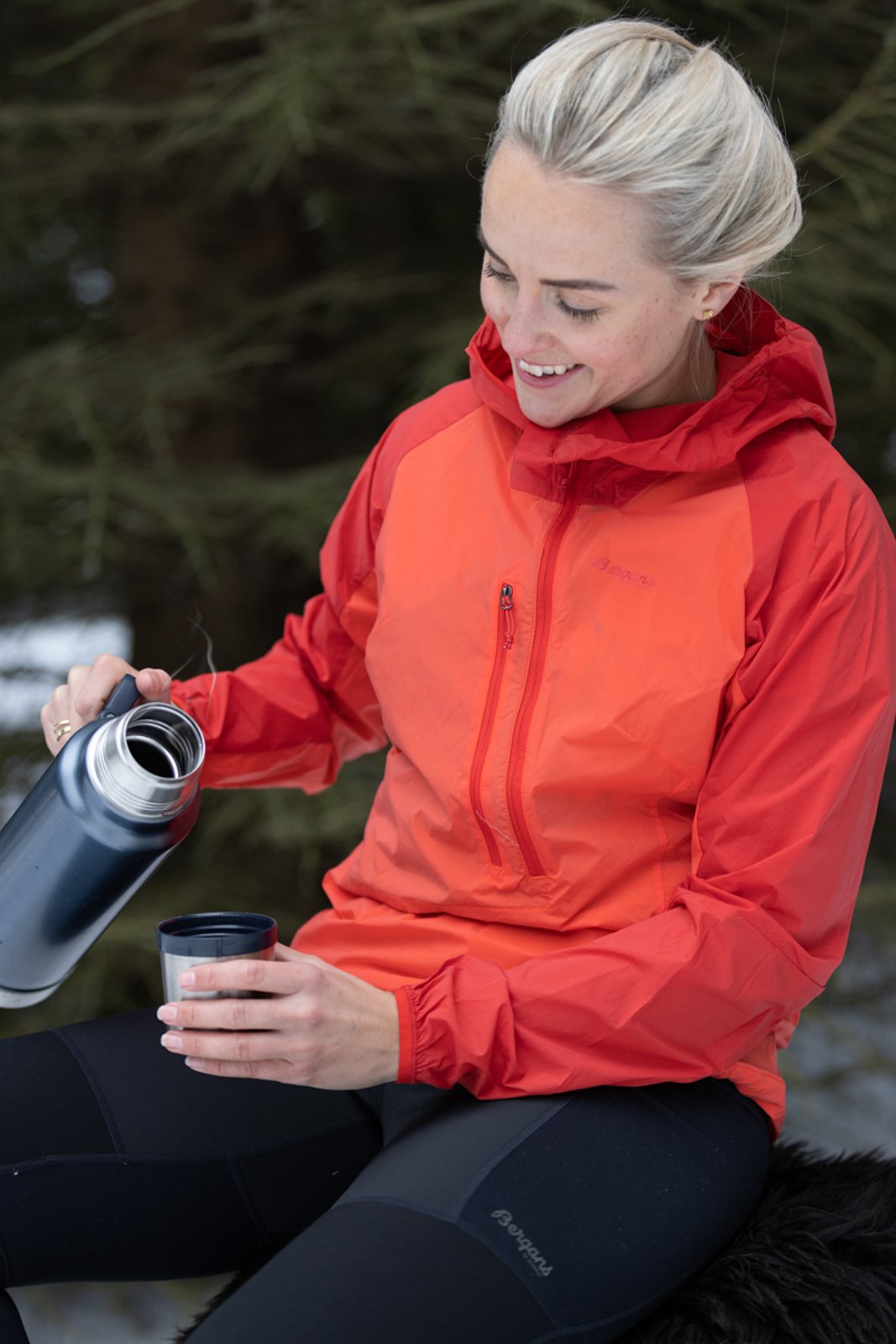 Bergans Cecilie Light Wind Anorak Energy Red / Red Leaf