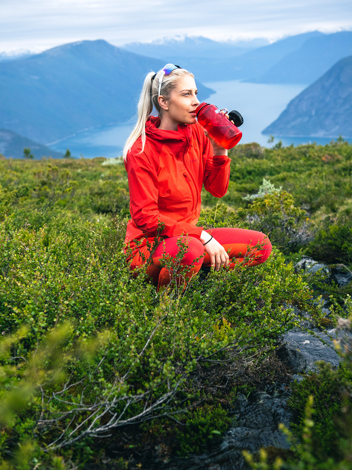 Bergans Cecilie Light Wind Anorak Energy Red / Red Leaf