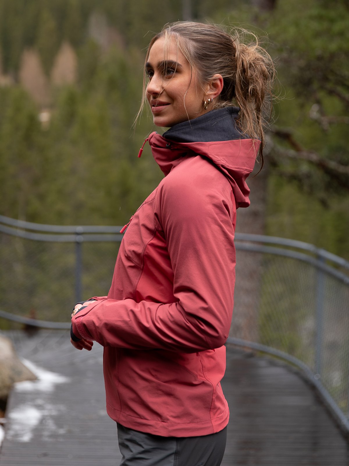 Bergans Cecilie Mountain Softshell Jacket Dark Creamy Rouge / Creamy Rouge