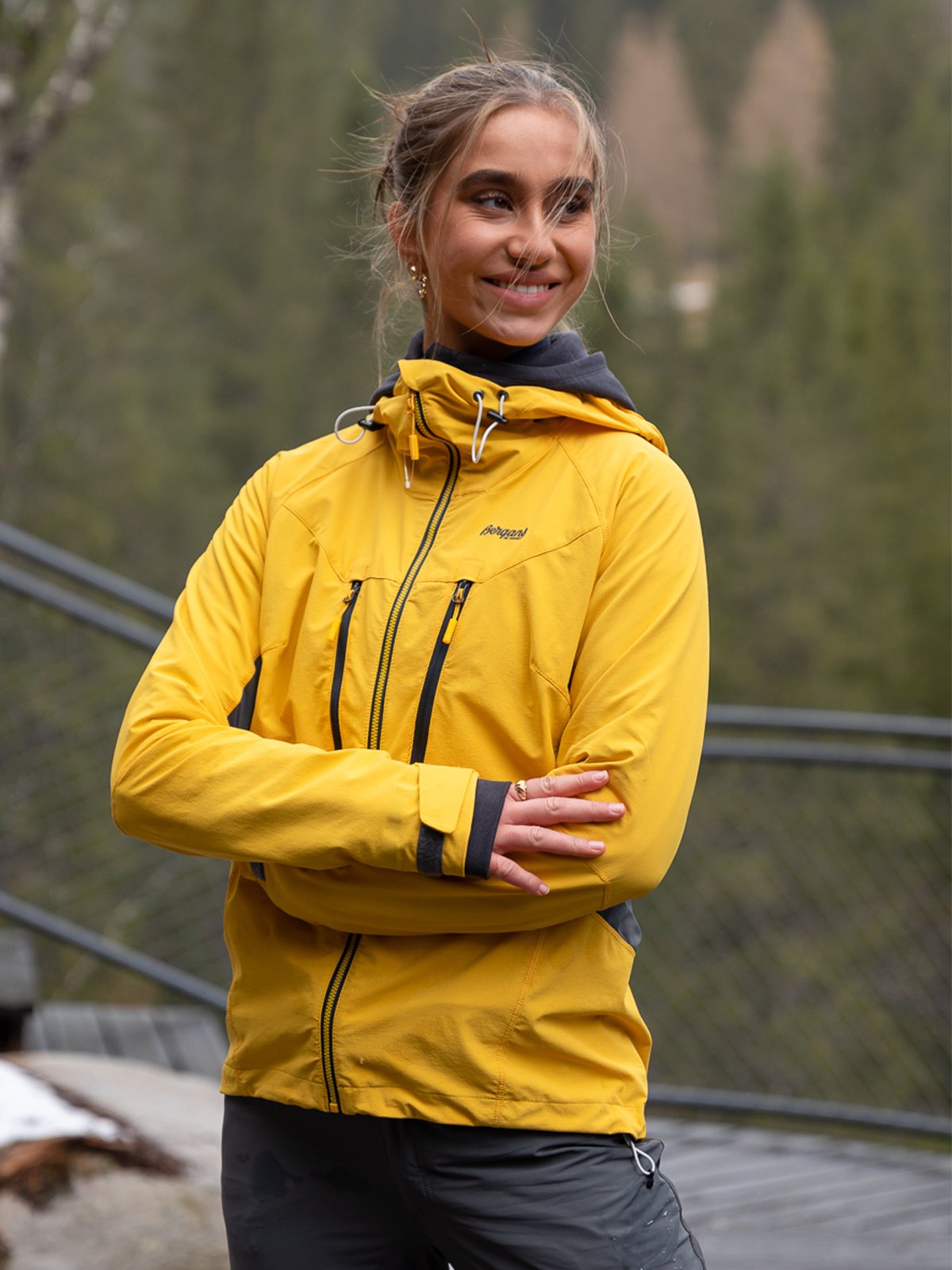 Bergans Cecilie Mountain Softshell Jacket Light Golden Yellow / Solid Dark Grey
